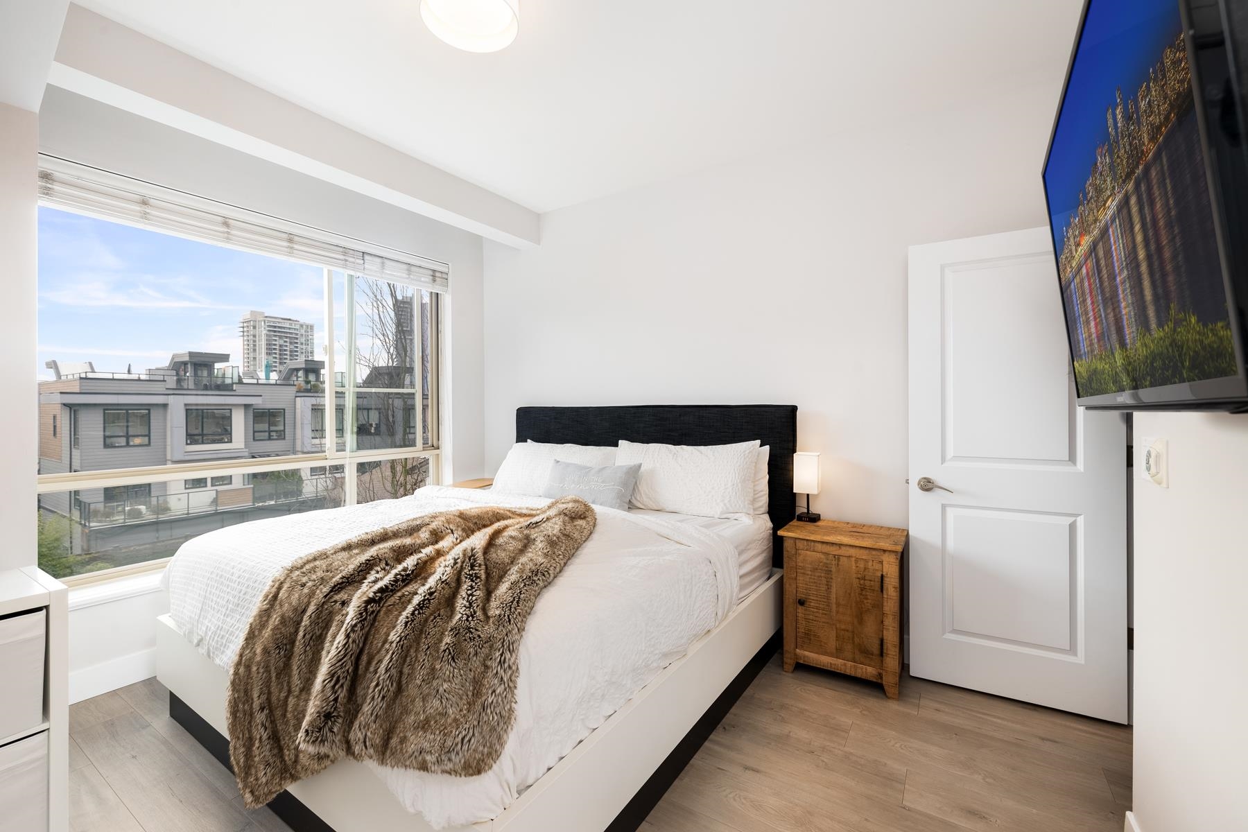 Listing image of 9 897 PREMIER STREET