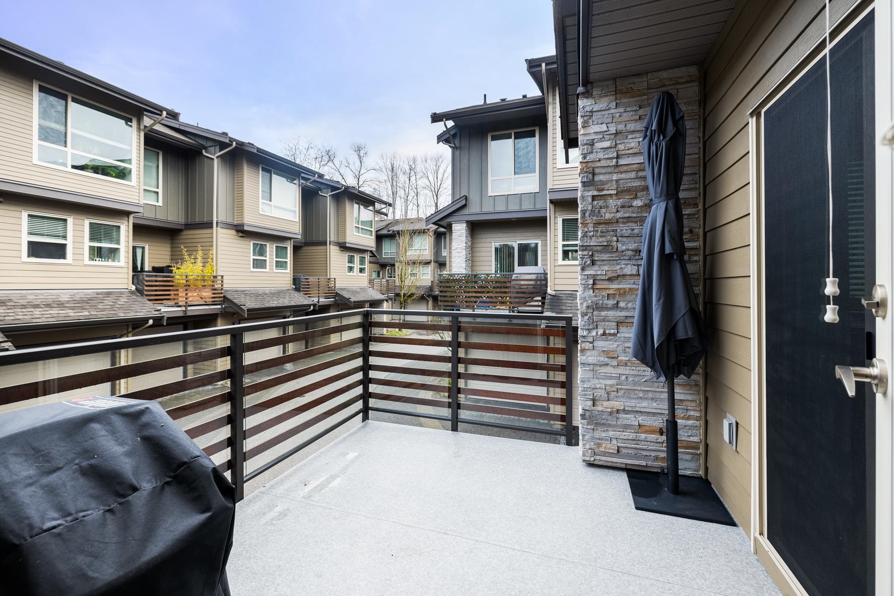 Listing image of 9 897 PREMIER STREET