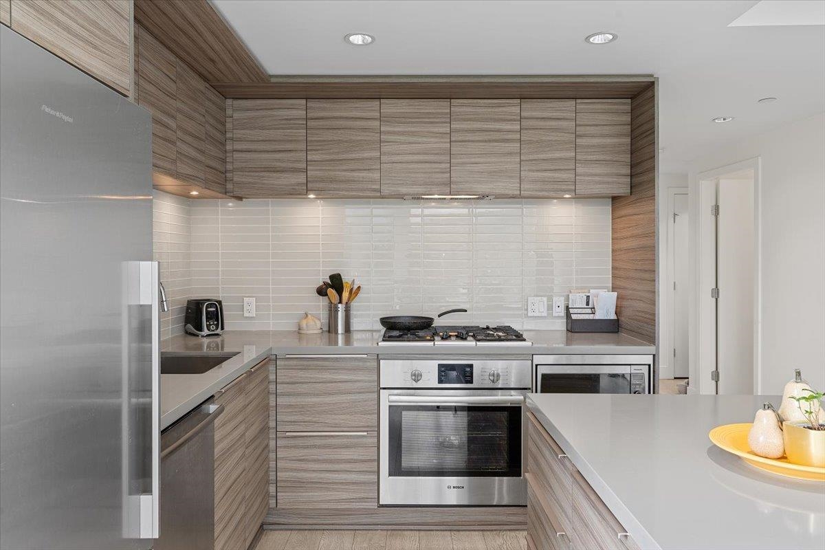 Listing image of 402 1550 FERN STREET