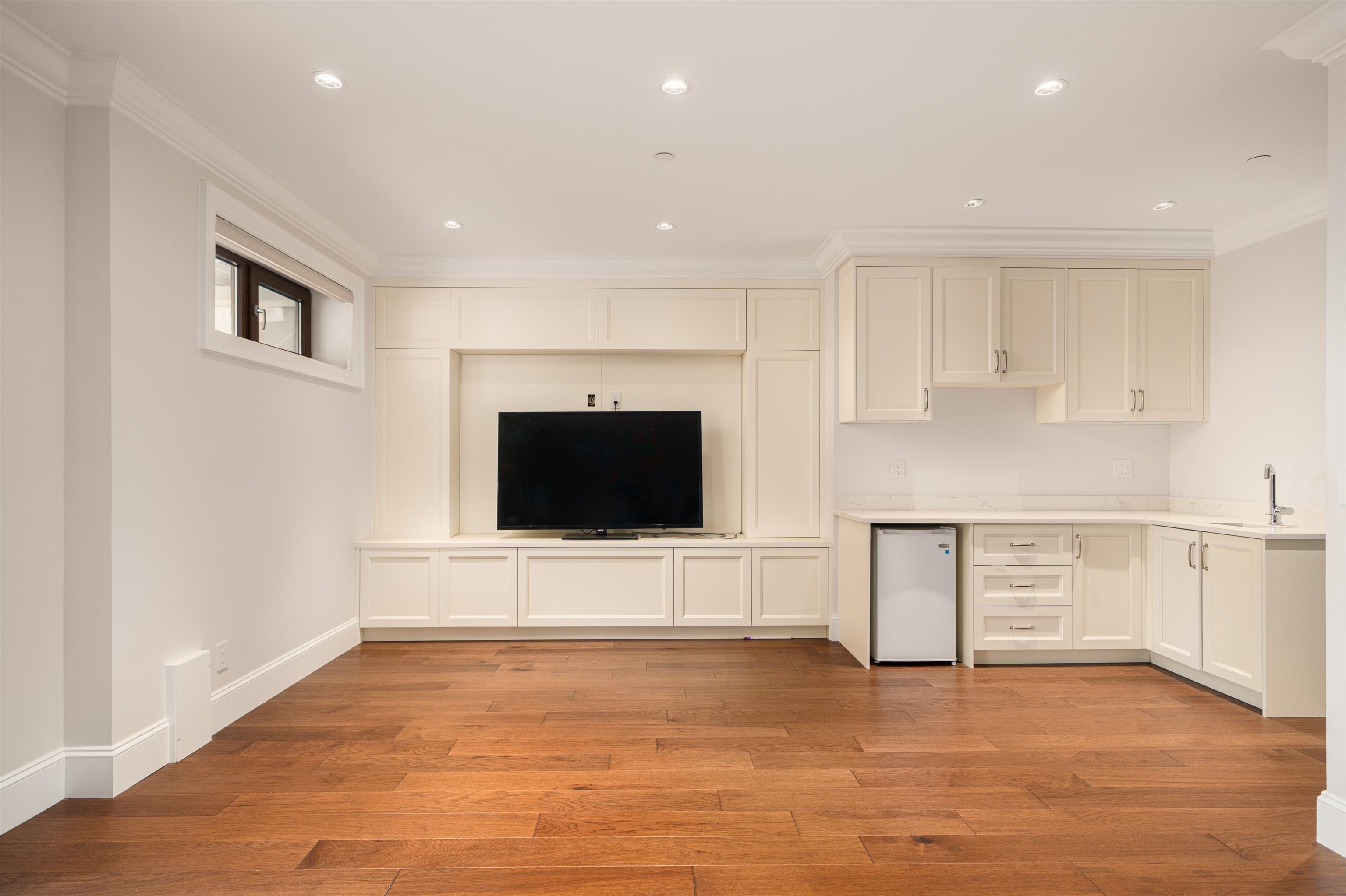 Listing image of 1410 MATHERS AVENUE