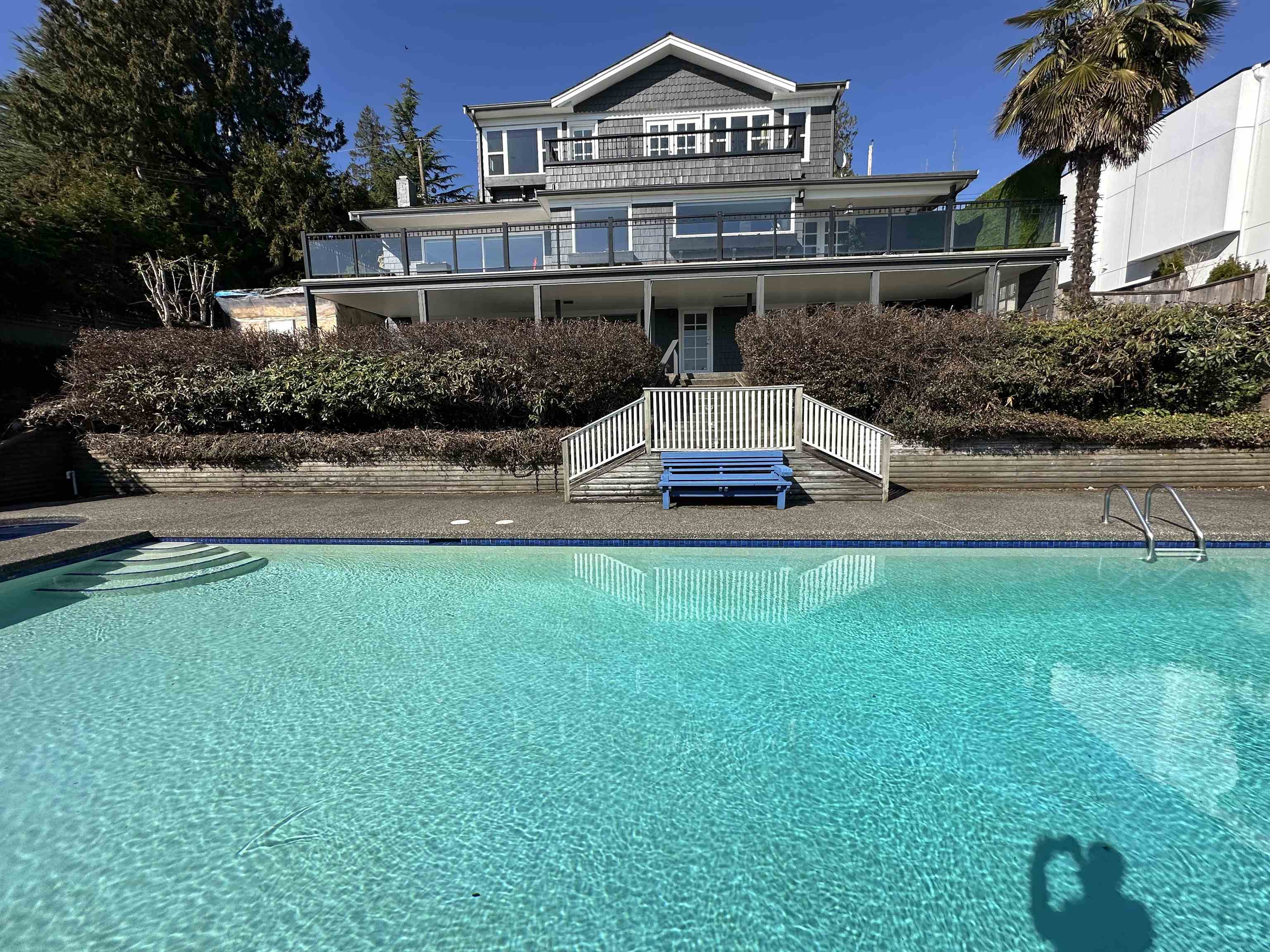Listing image of 2390 PALMERSTON AVENUE