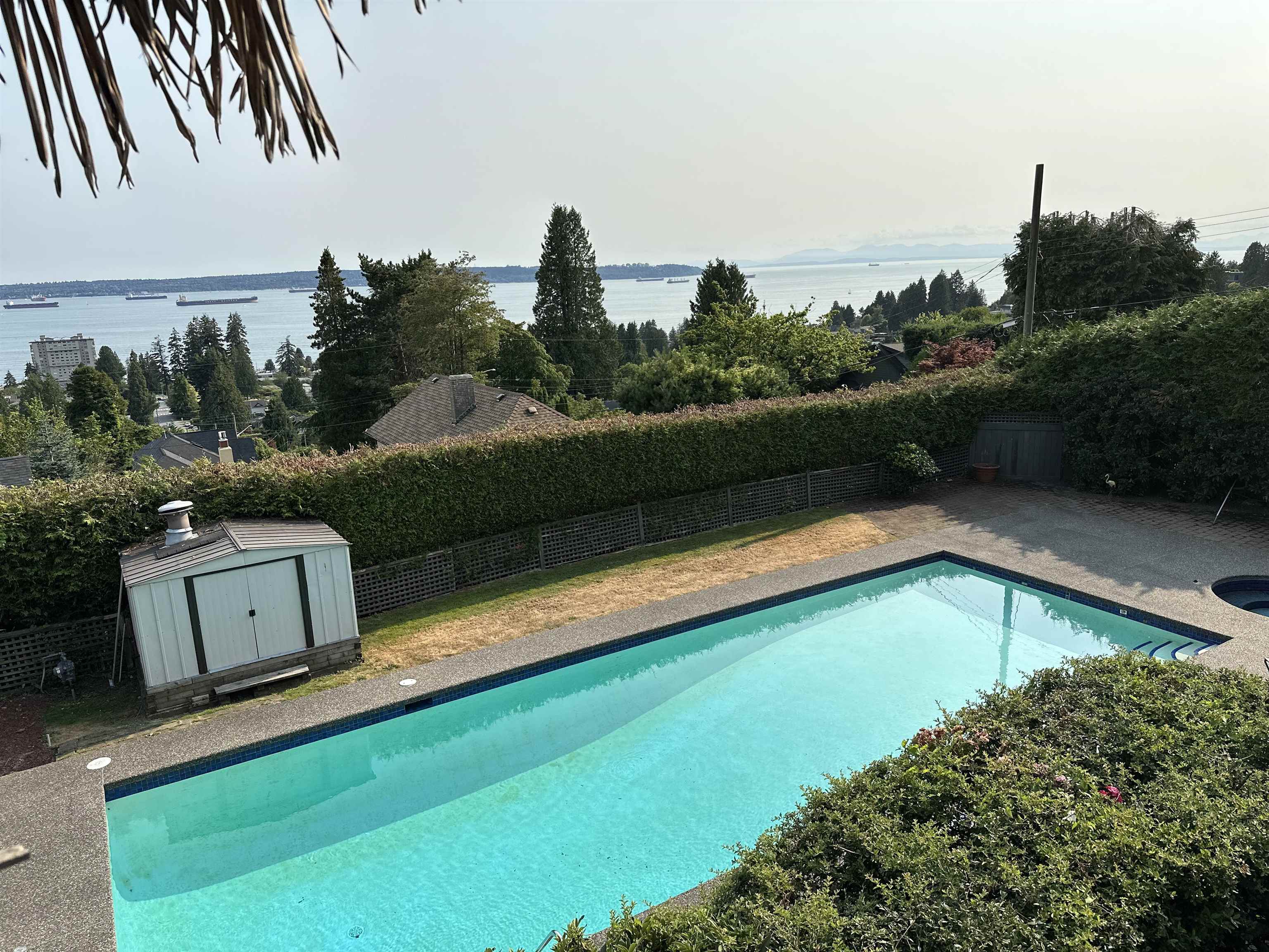 Listing image of 2390 PALMERSTON AVENUE