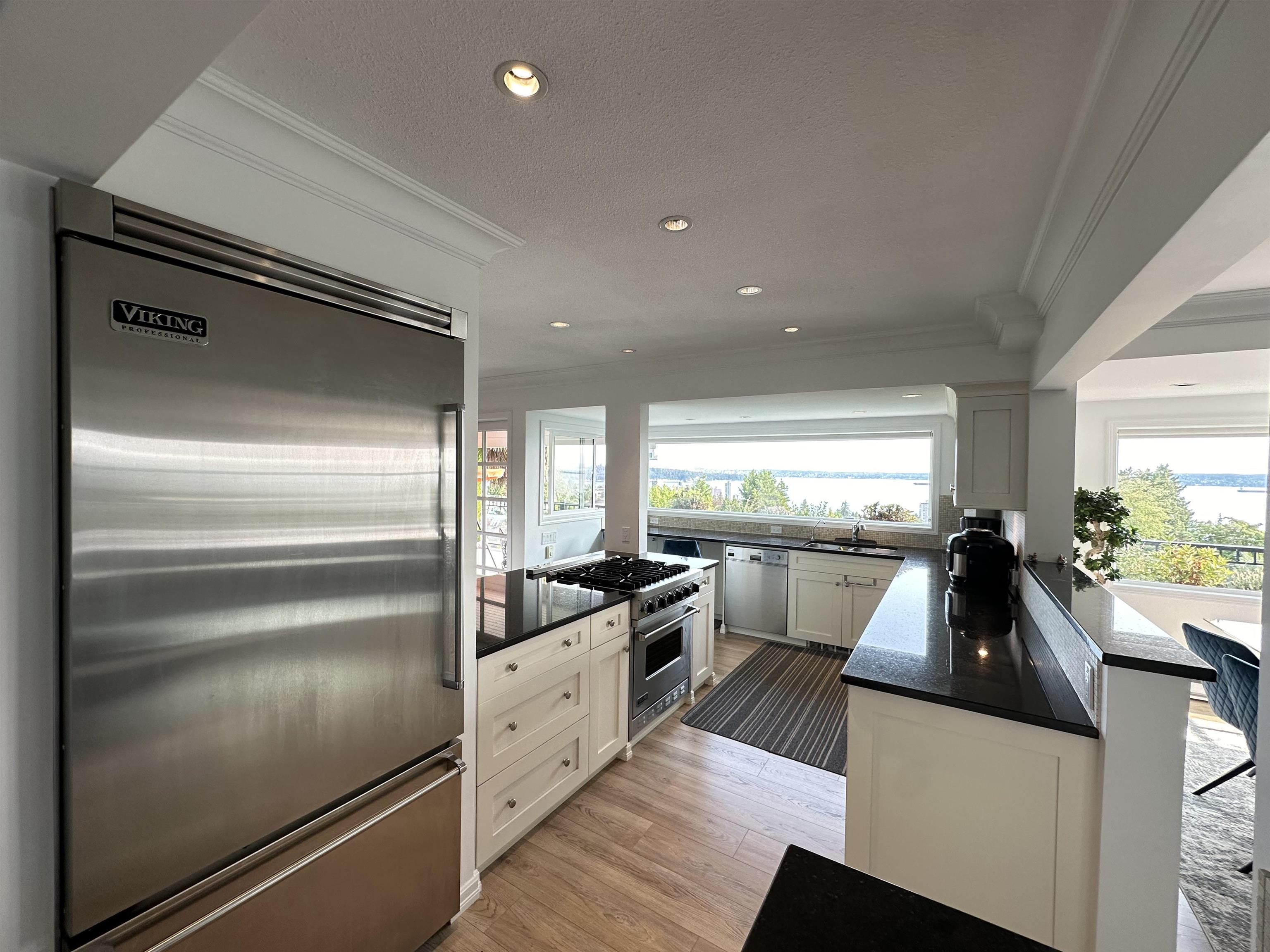 Listing image of 2390 PALMERSTON AVENUE