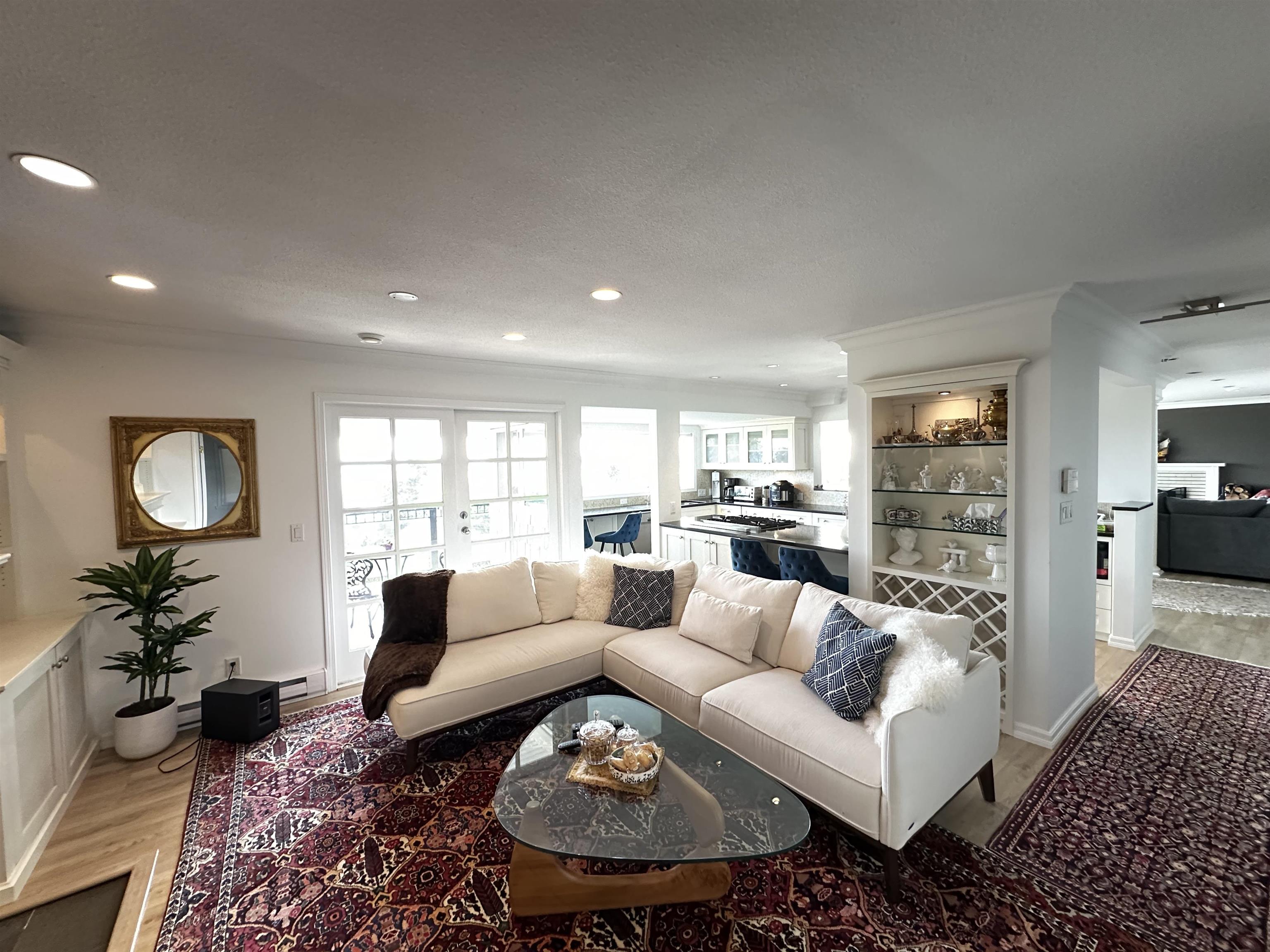 Listing image of 2390 PALMERSTON AVENUE