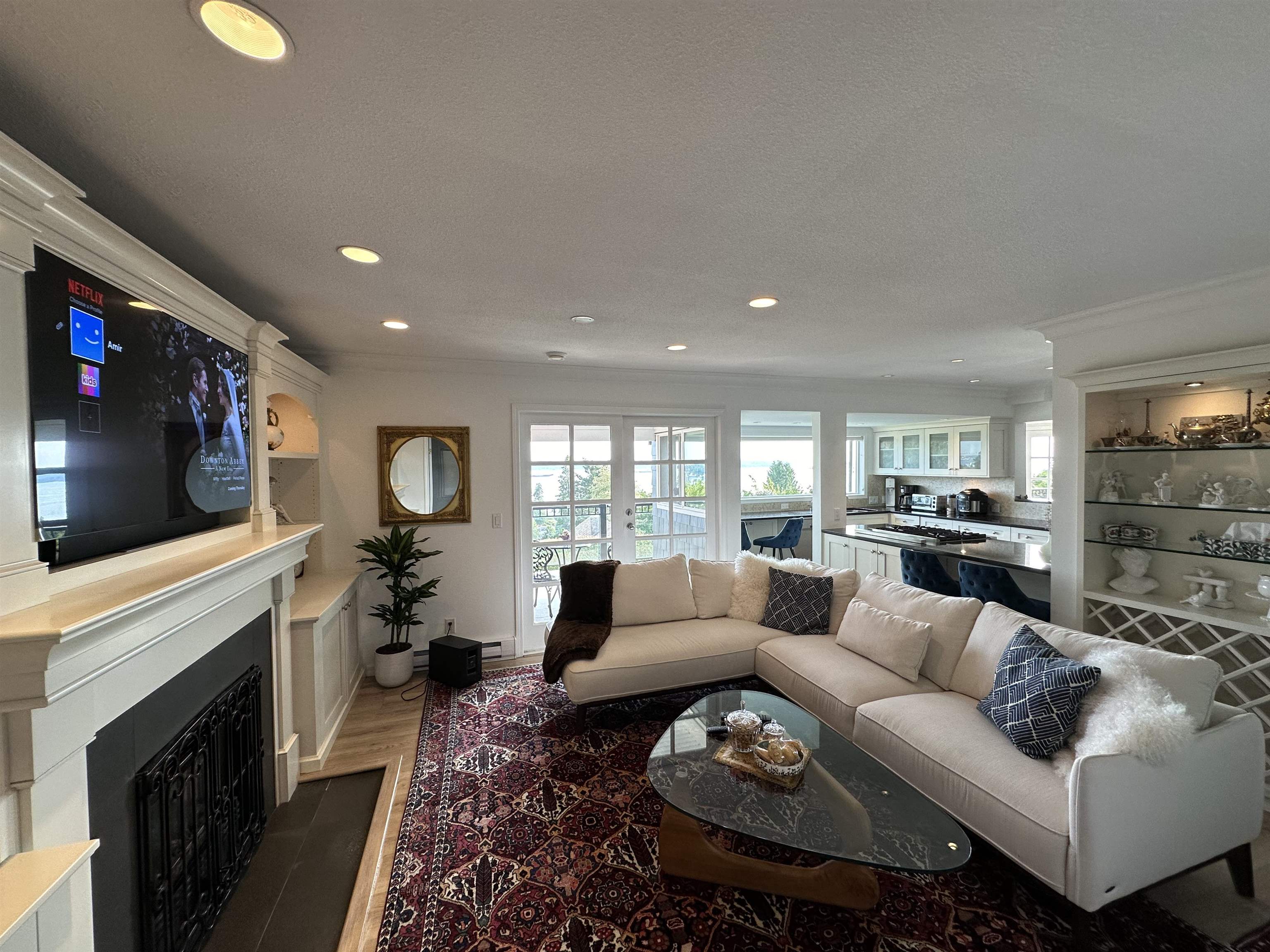 Listing image of 2390 PALMERSTON AVENUE