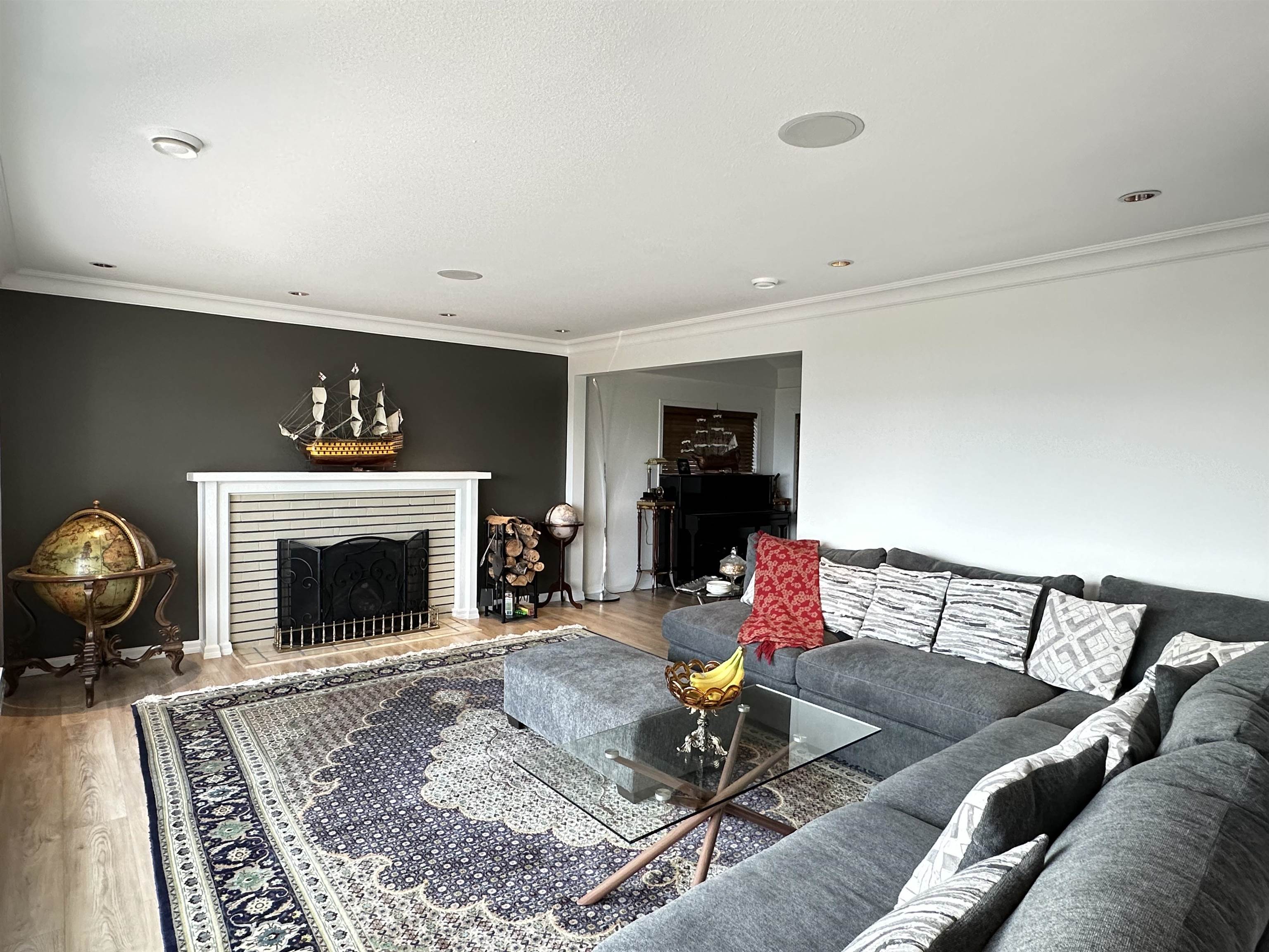 Listing image of 2390 PALMERSTON AVENUE