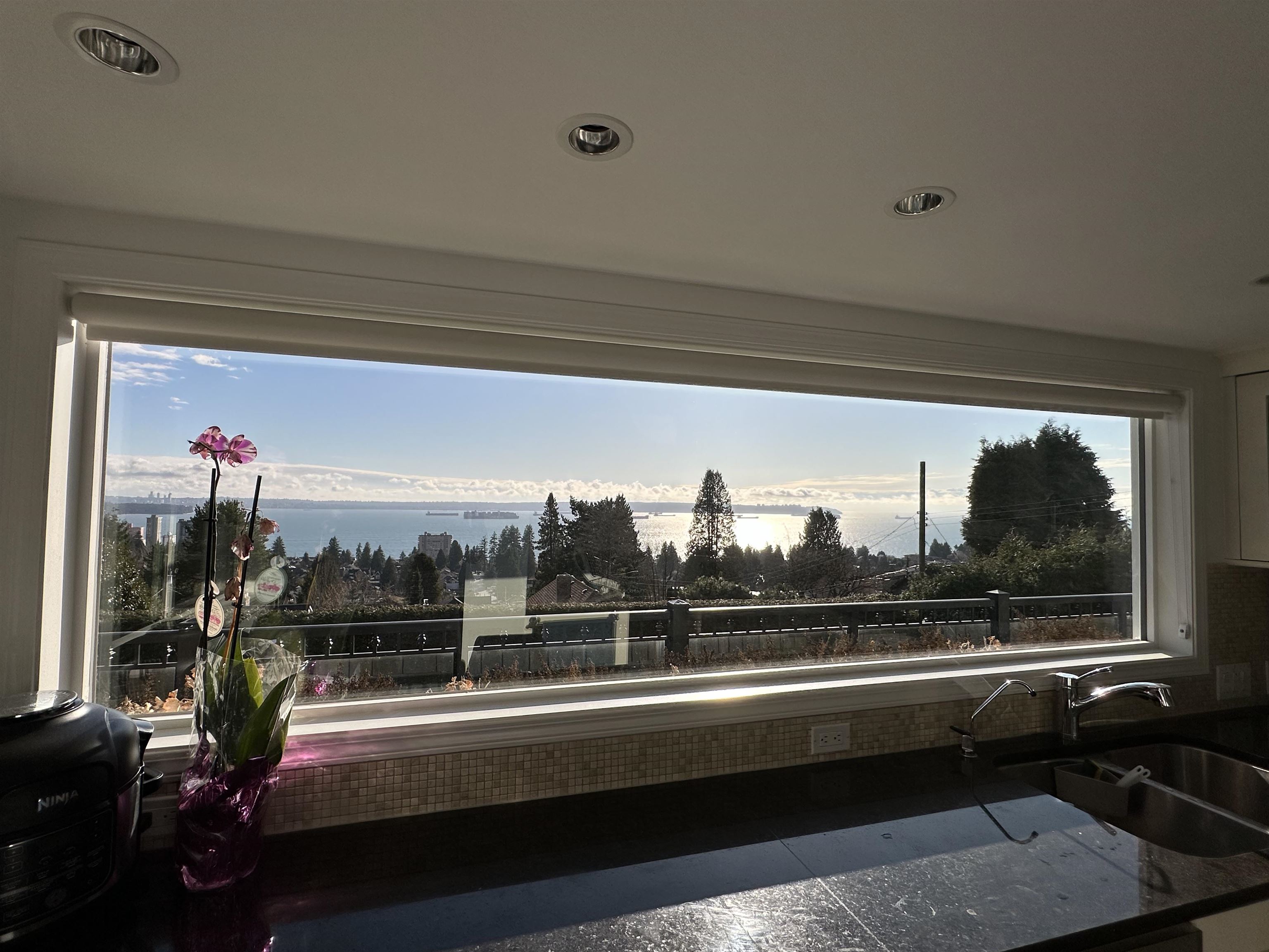 Listing image of 2390 PALMERSTON AVENUE