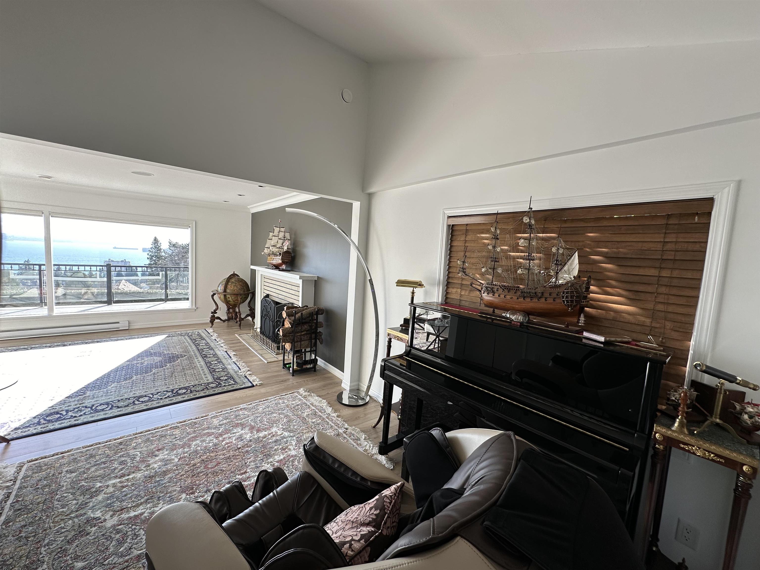 Listing image of 2390 PALMERSTON AVENUE