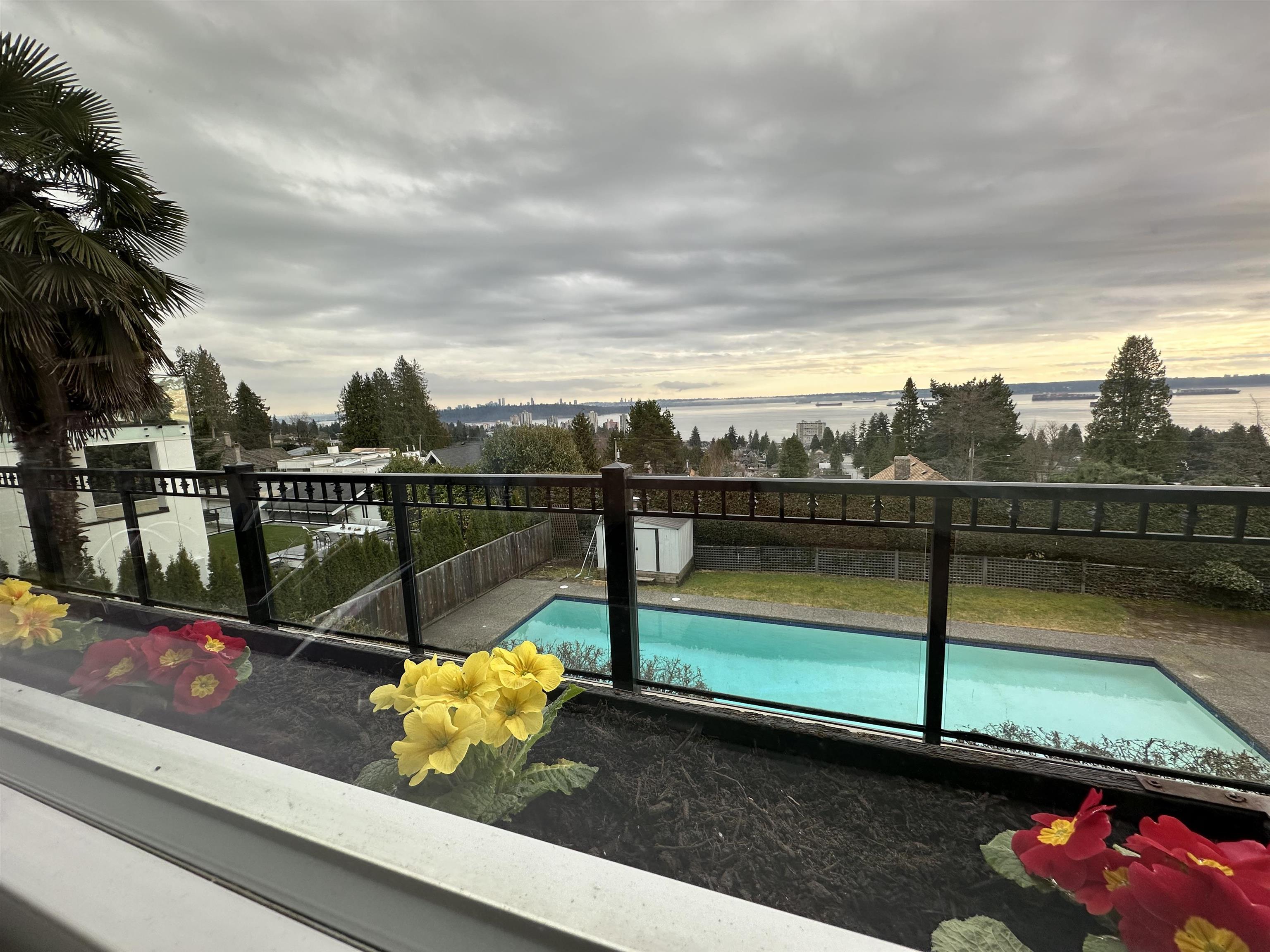 Listing image of 2390 PALMERSTON AVENUE