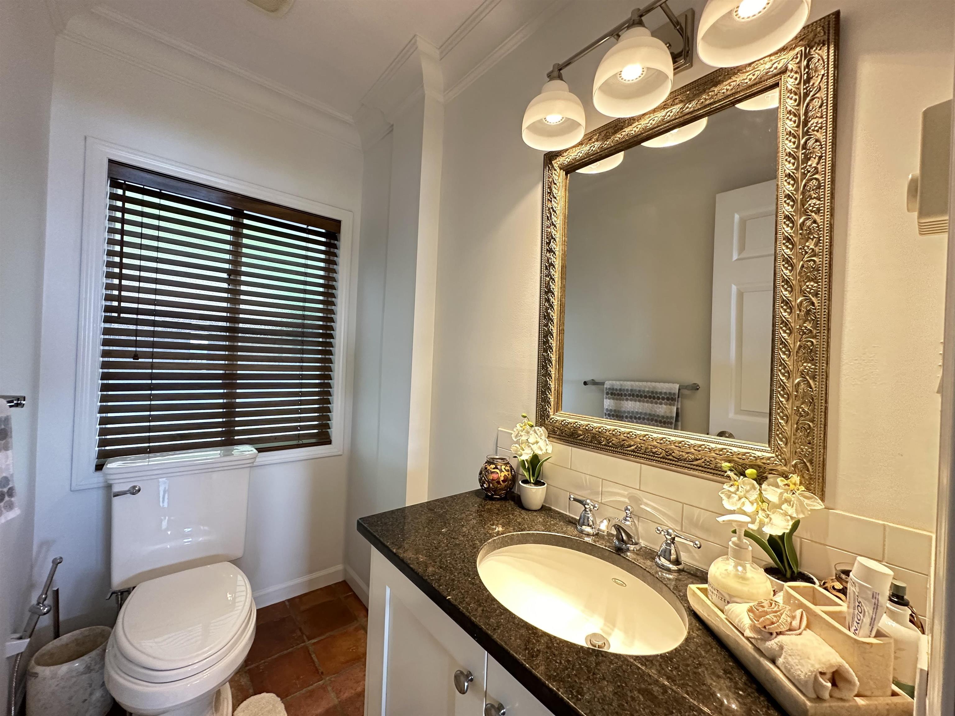 Listing image of 2390 PALMERSTON AVENUE