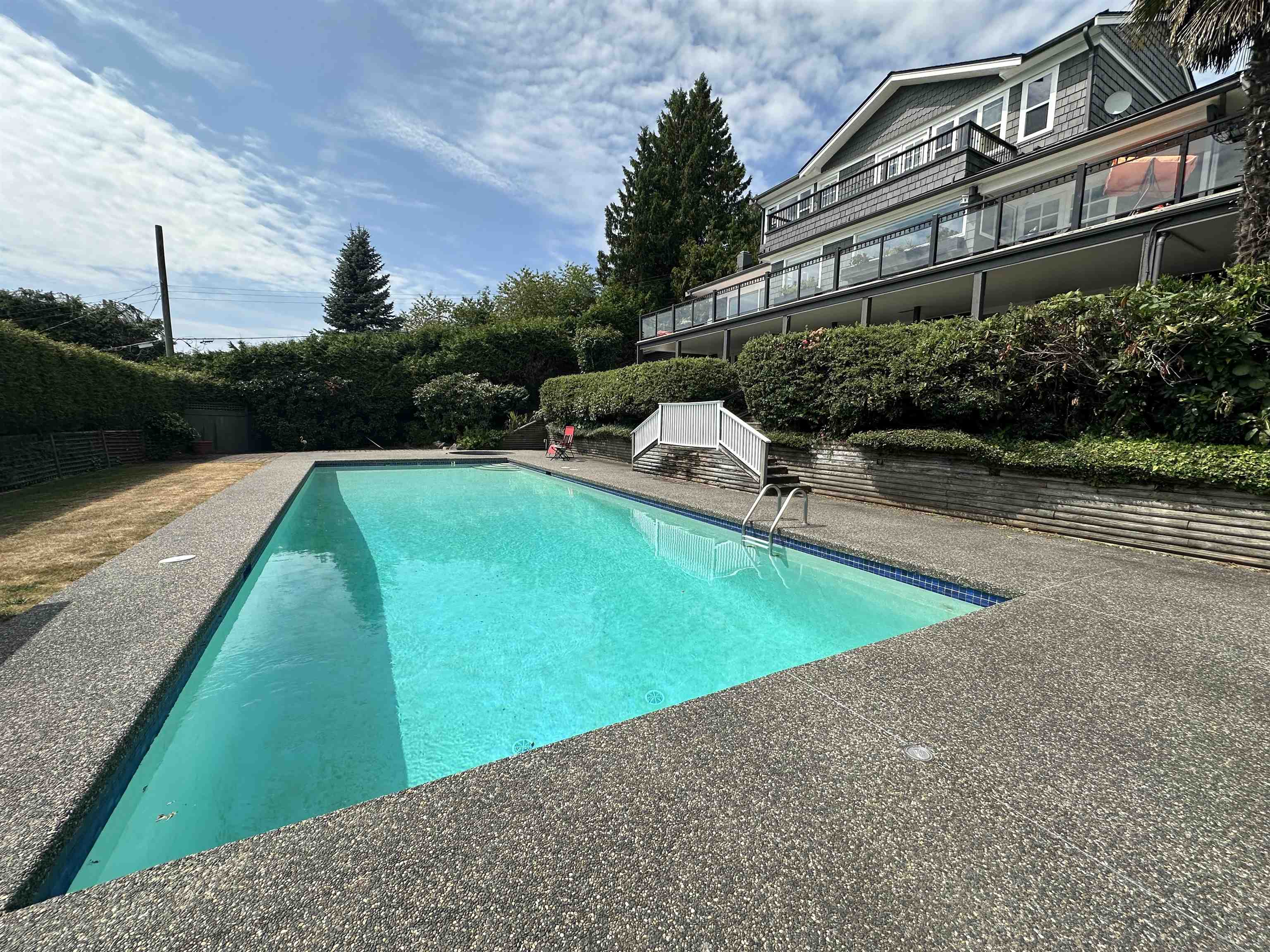 Listing image of 2390 PALMERSTON AVENUE
