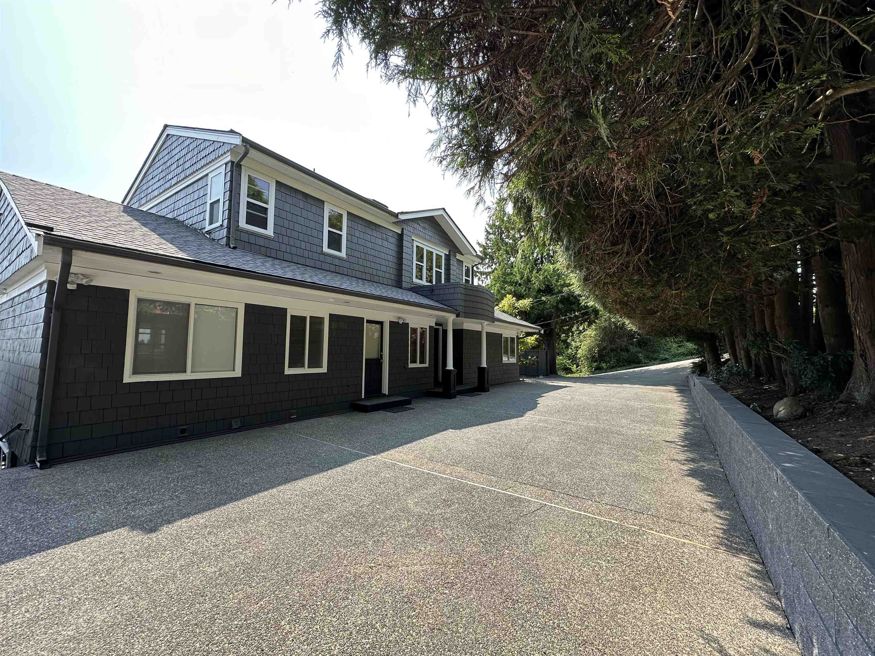 Listing image of 2390 PALMERSTON AVENUE