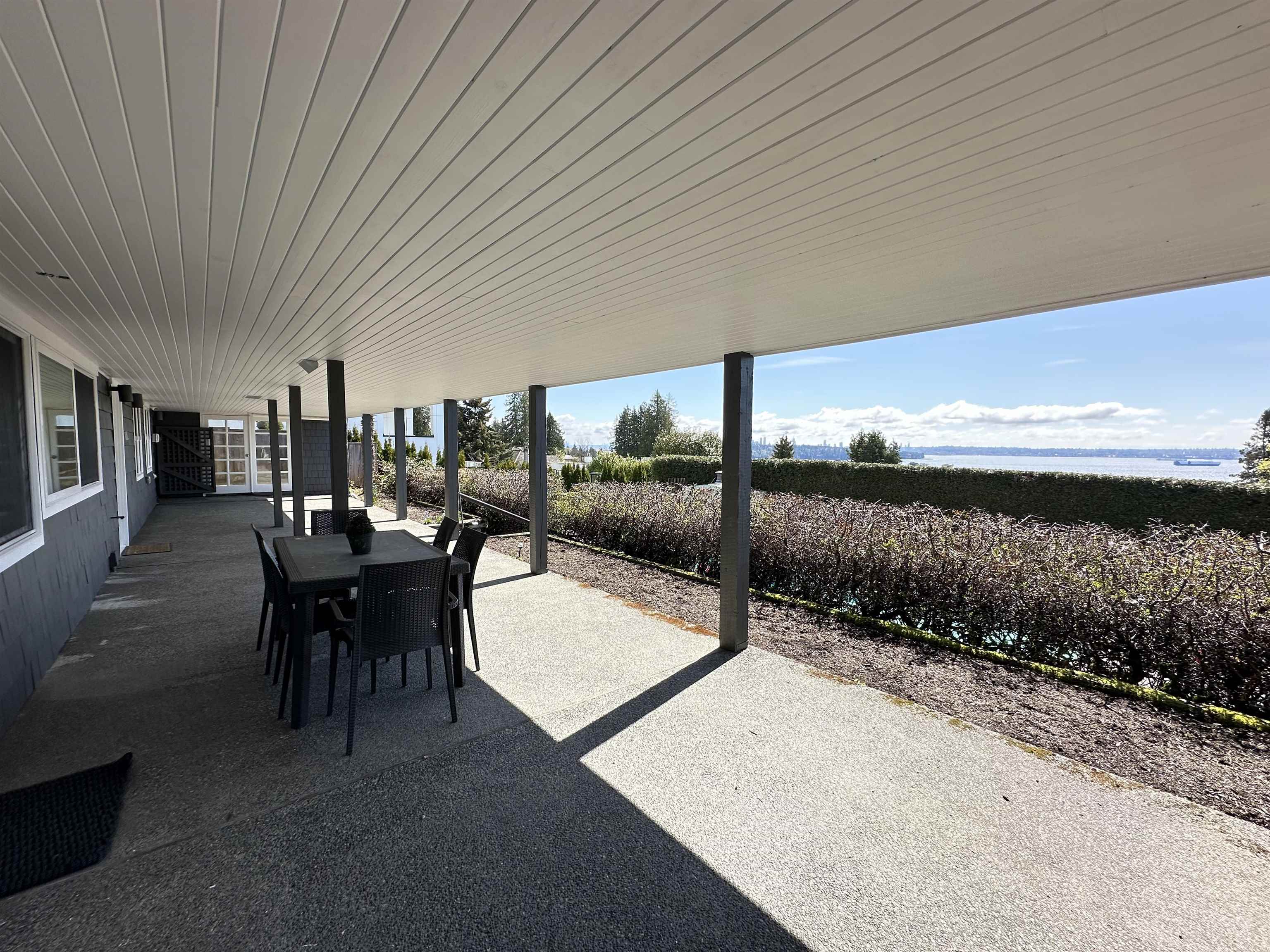 Listing image of 2390 PALMERSTON AVENUE