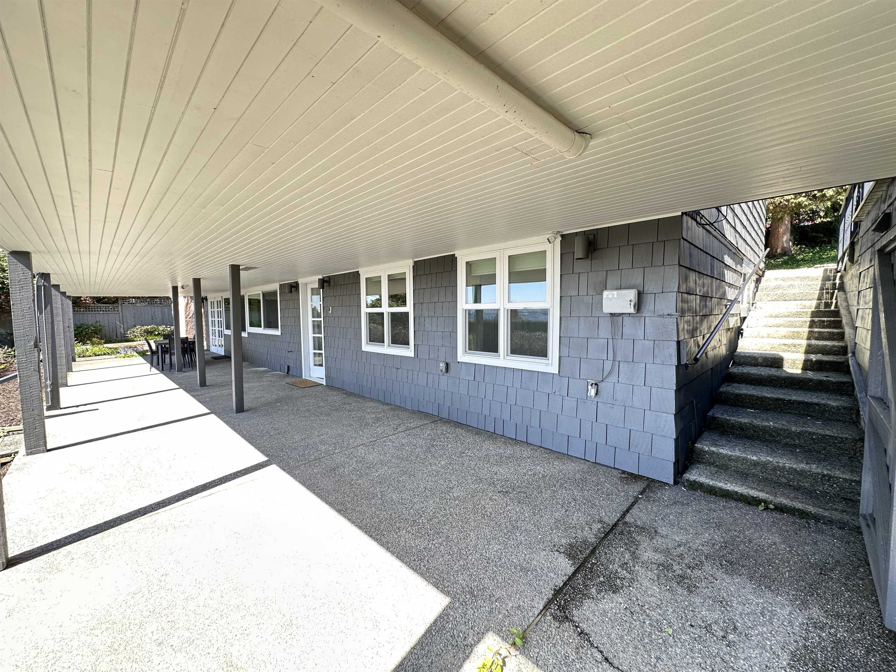 Listing image of 2390 PALMERSTON AVENUE