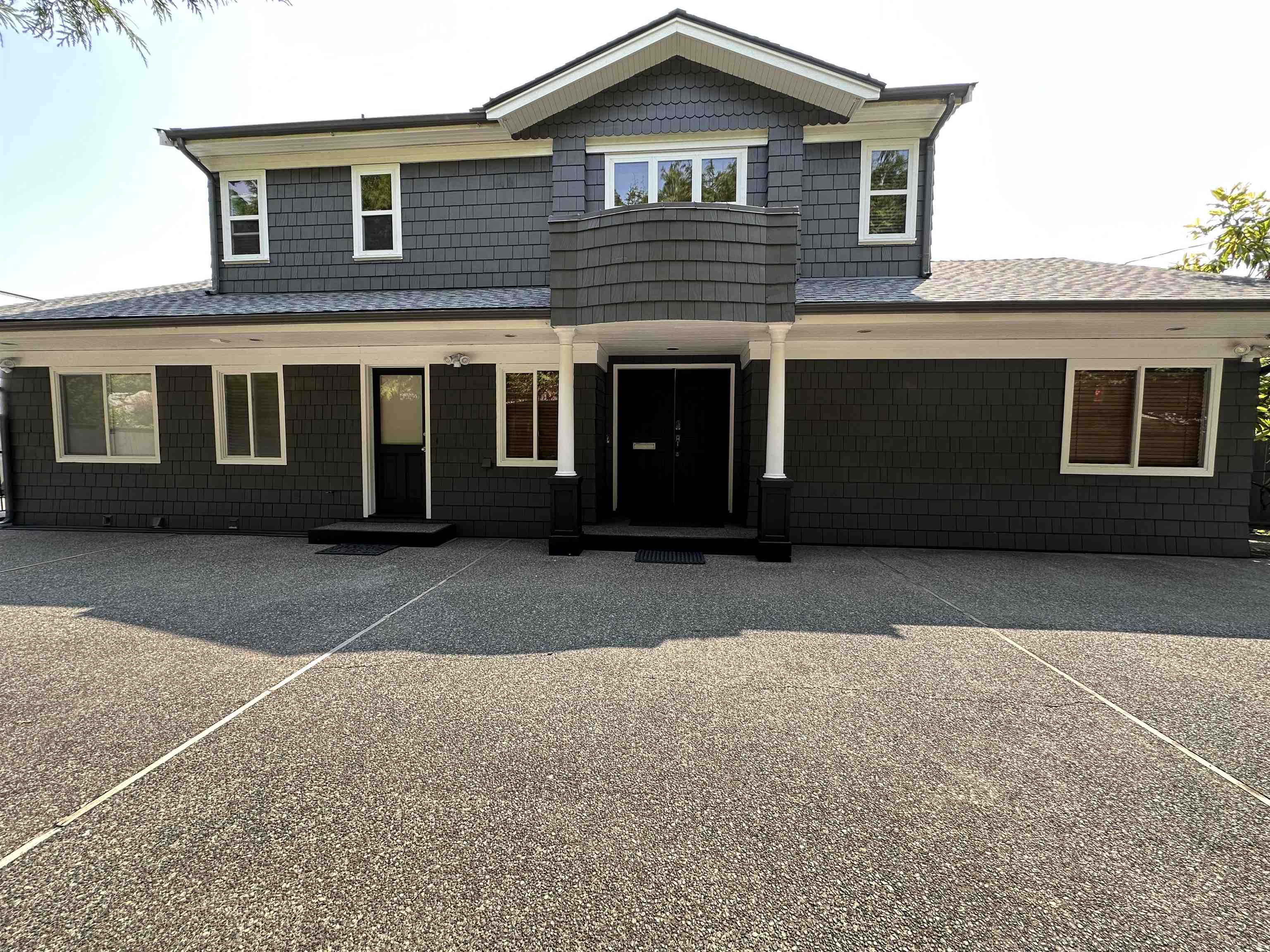 Listing image of 2390 PALMERSTON AVENUE