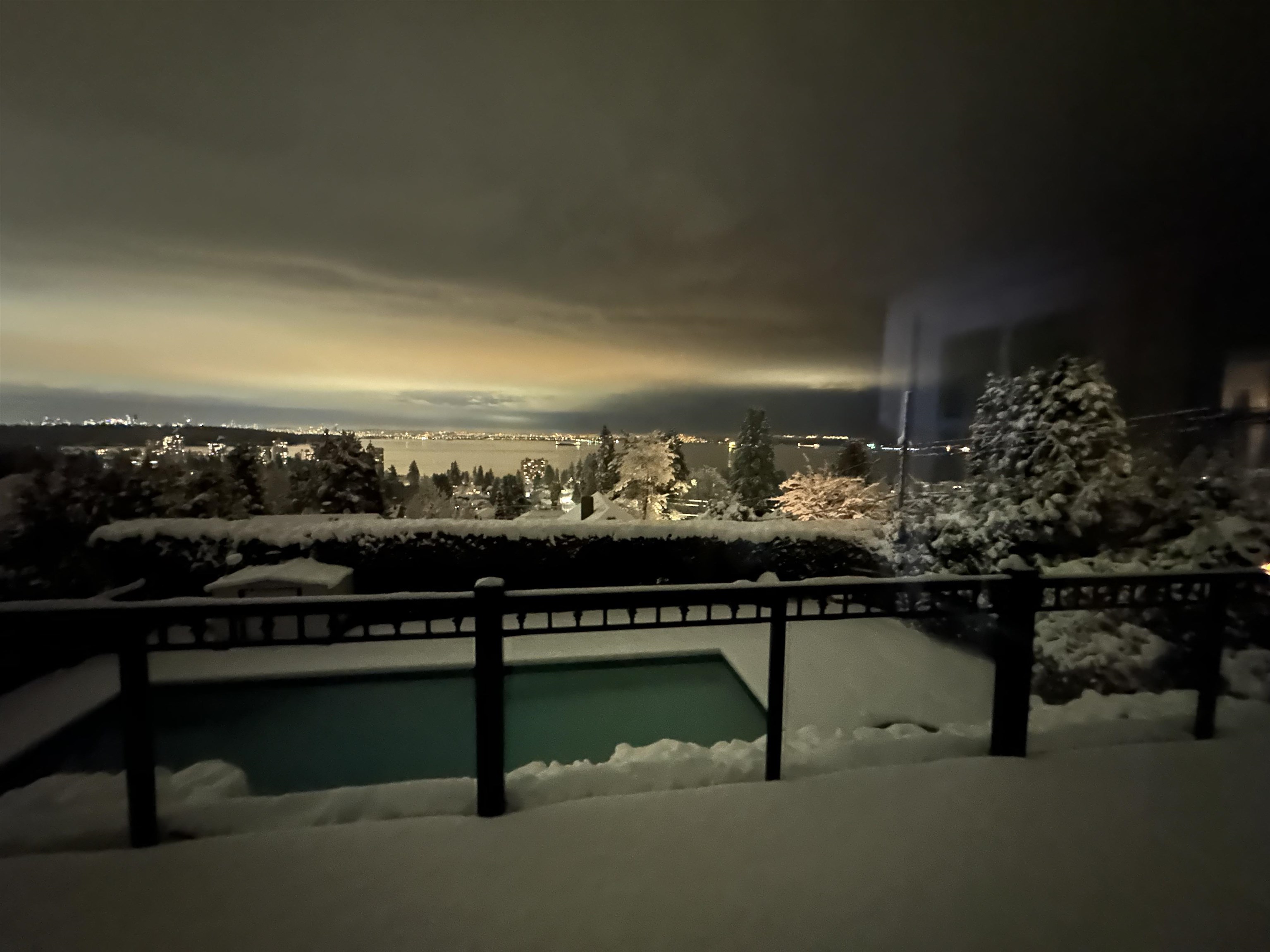 Listing image of 2390 PALMERSTON AVENUE