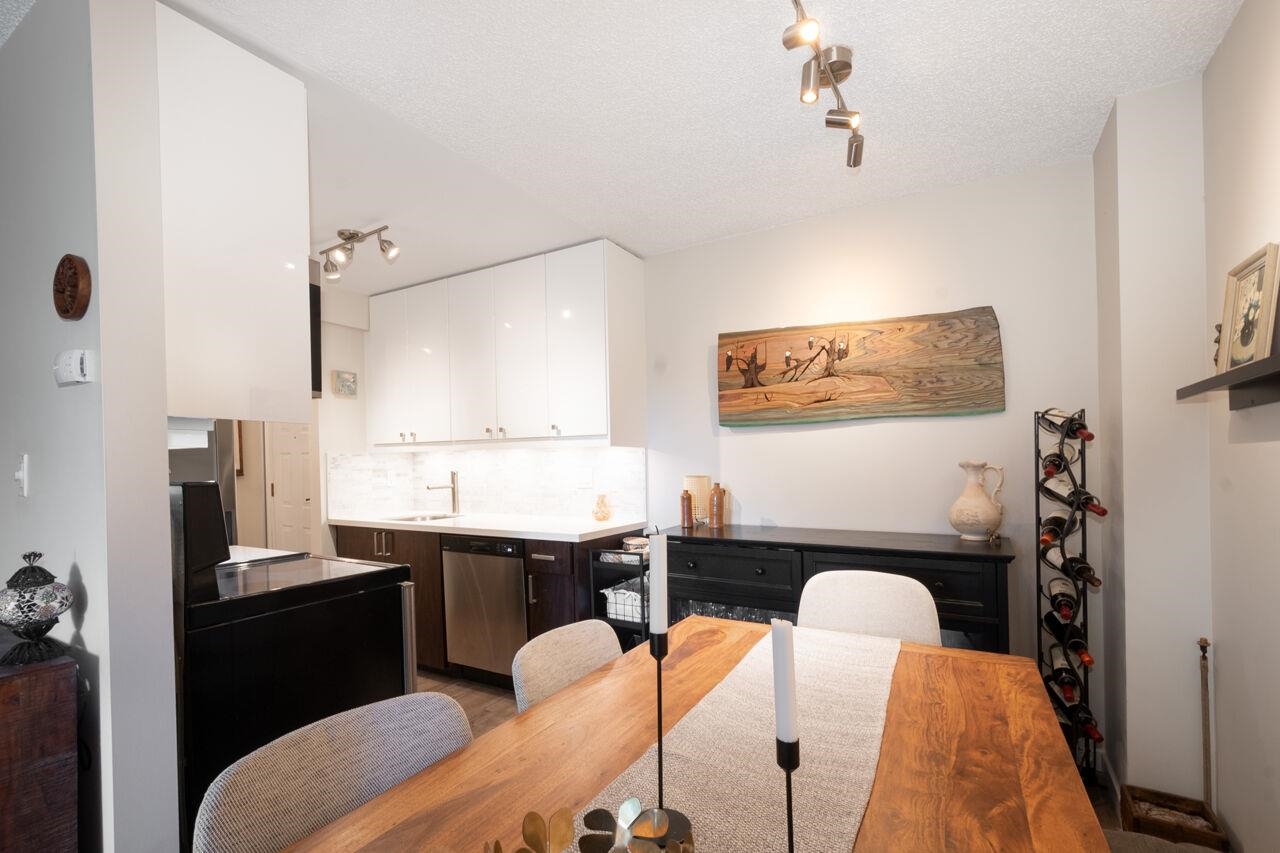 Listing image of 305 1550 CHESTERFIELD AVENUE