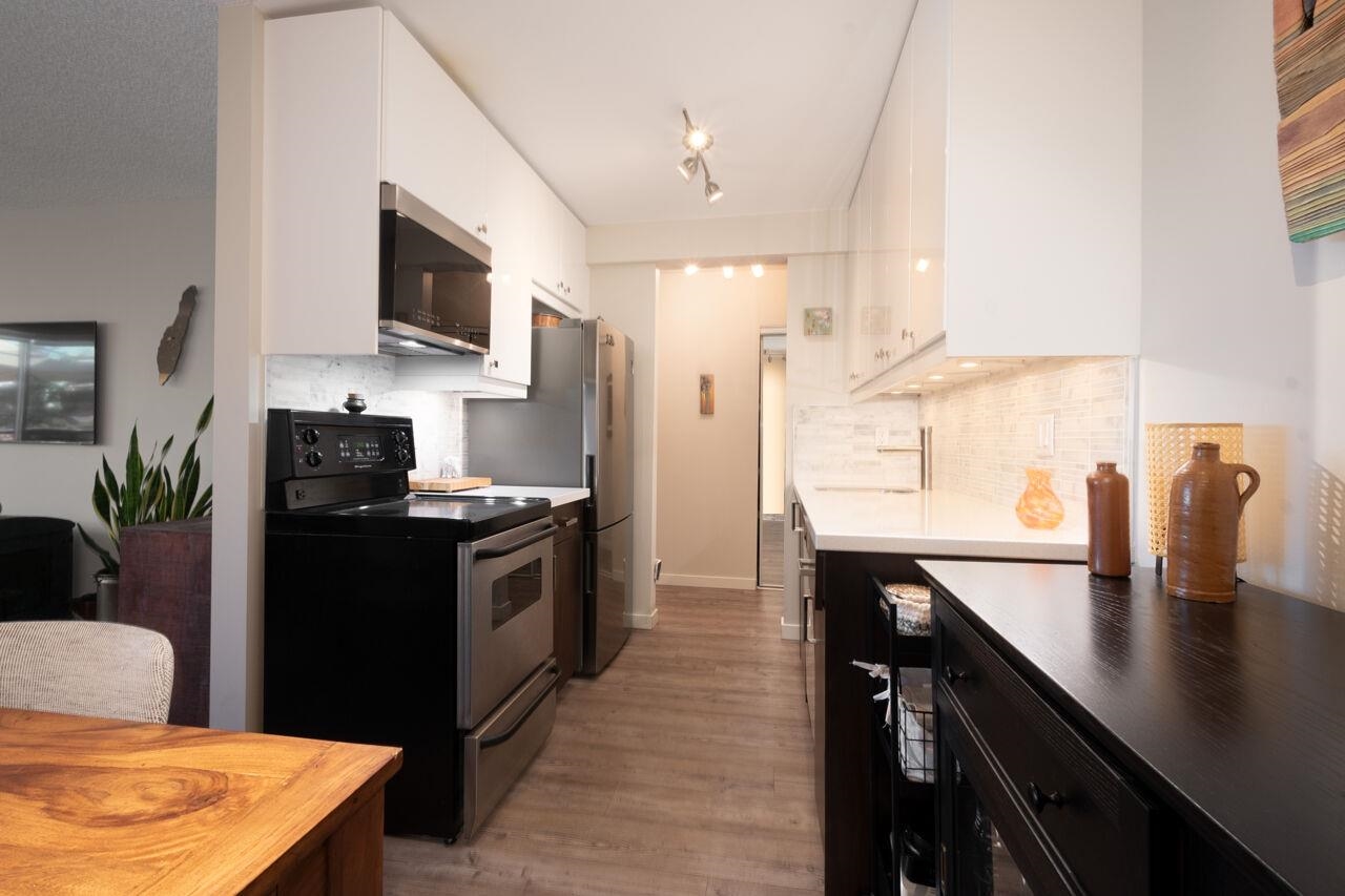Listing image of 305 1550 CHESTERFIELD AVENUE
