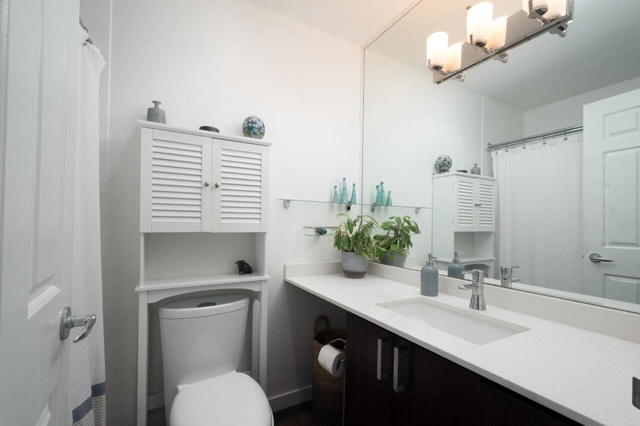 Listing image of 305 1550 CHESTERFIELD AVENUE