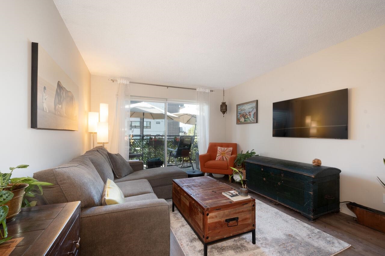 Listing image of 305 1550 CHESTERFIELD AVENUE