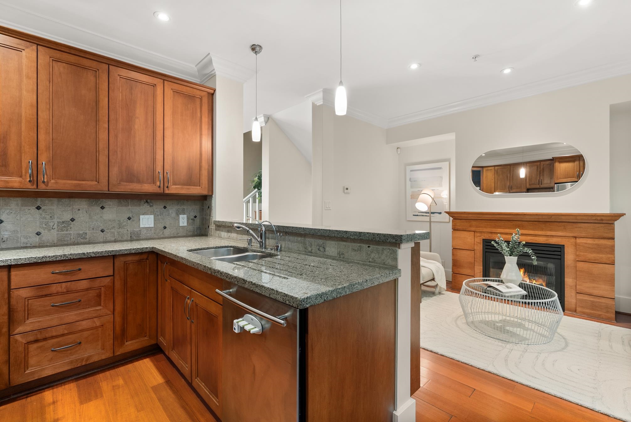 Listing image of 2119 GORDON AVENUE