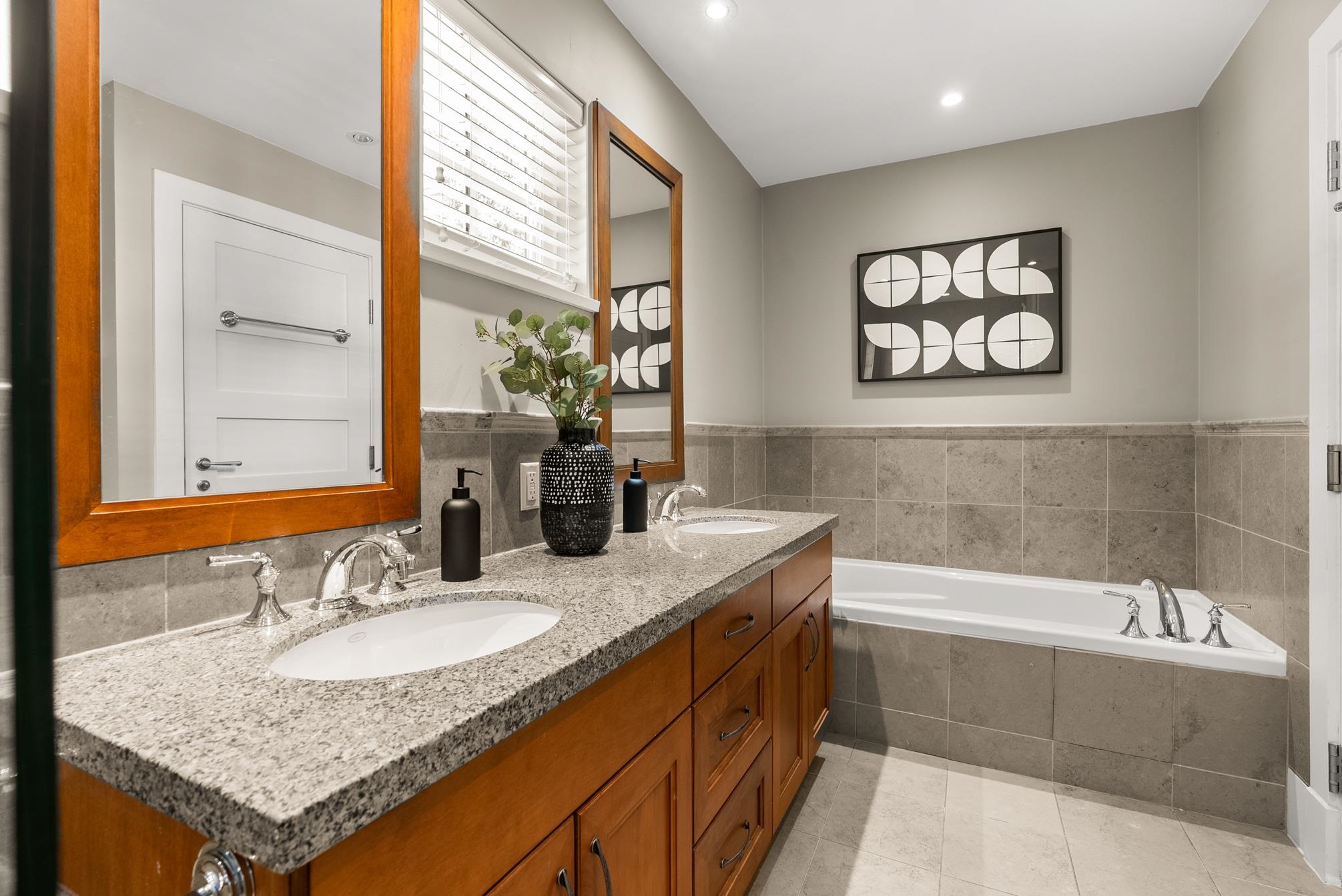 Listing image of 2119 GORDON AVENUE
