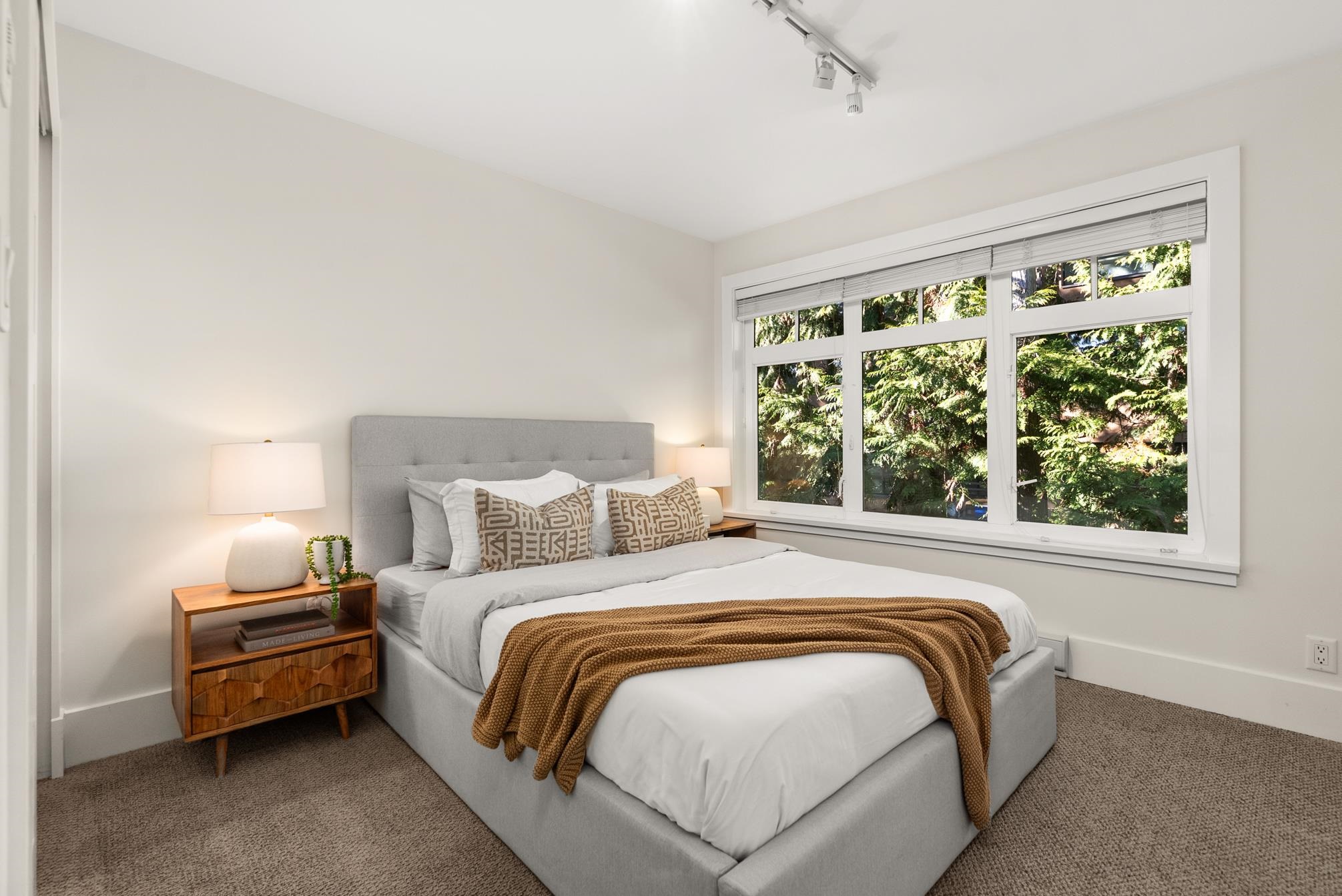 Listing image of 2119 GORDON AVENUE