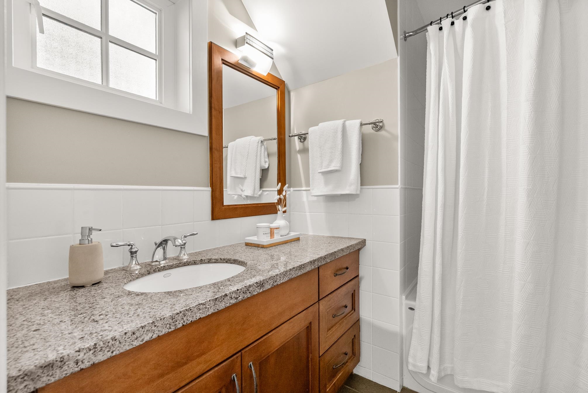 Listing image of 2119 GORDON AVENUE
