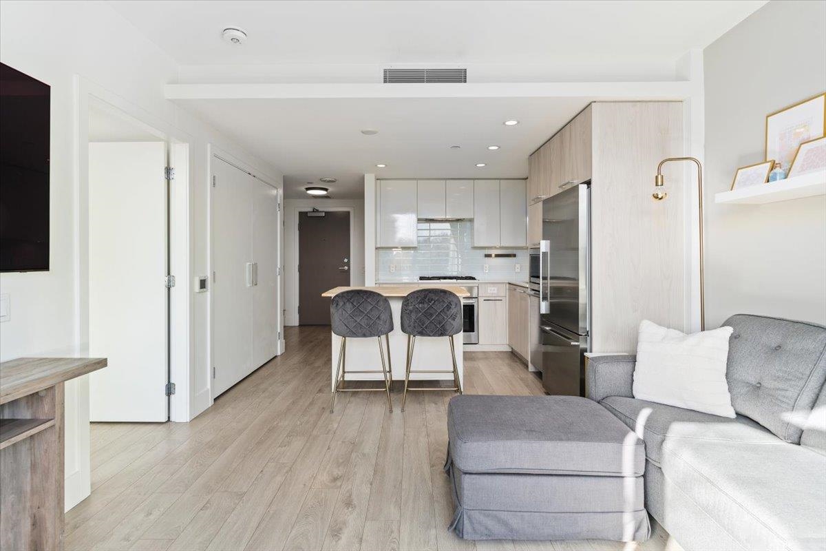 Listing image of 419 680 SEYLYNN CRESCENT