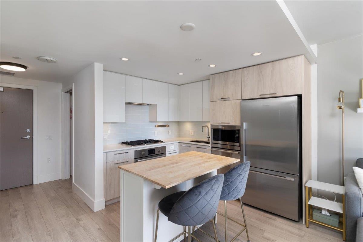 Listing image of 419 680 SEYLYNN CRESCENT