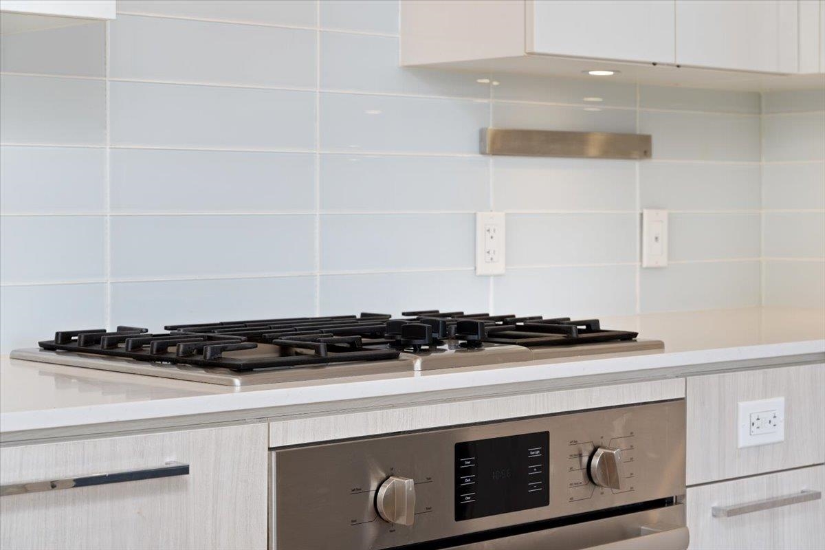 Listing image of 419 680 SEYLYNN CRESCENT