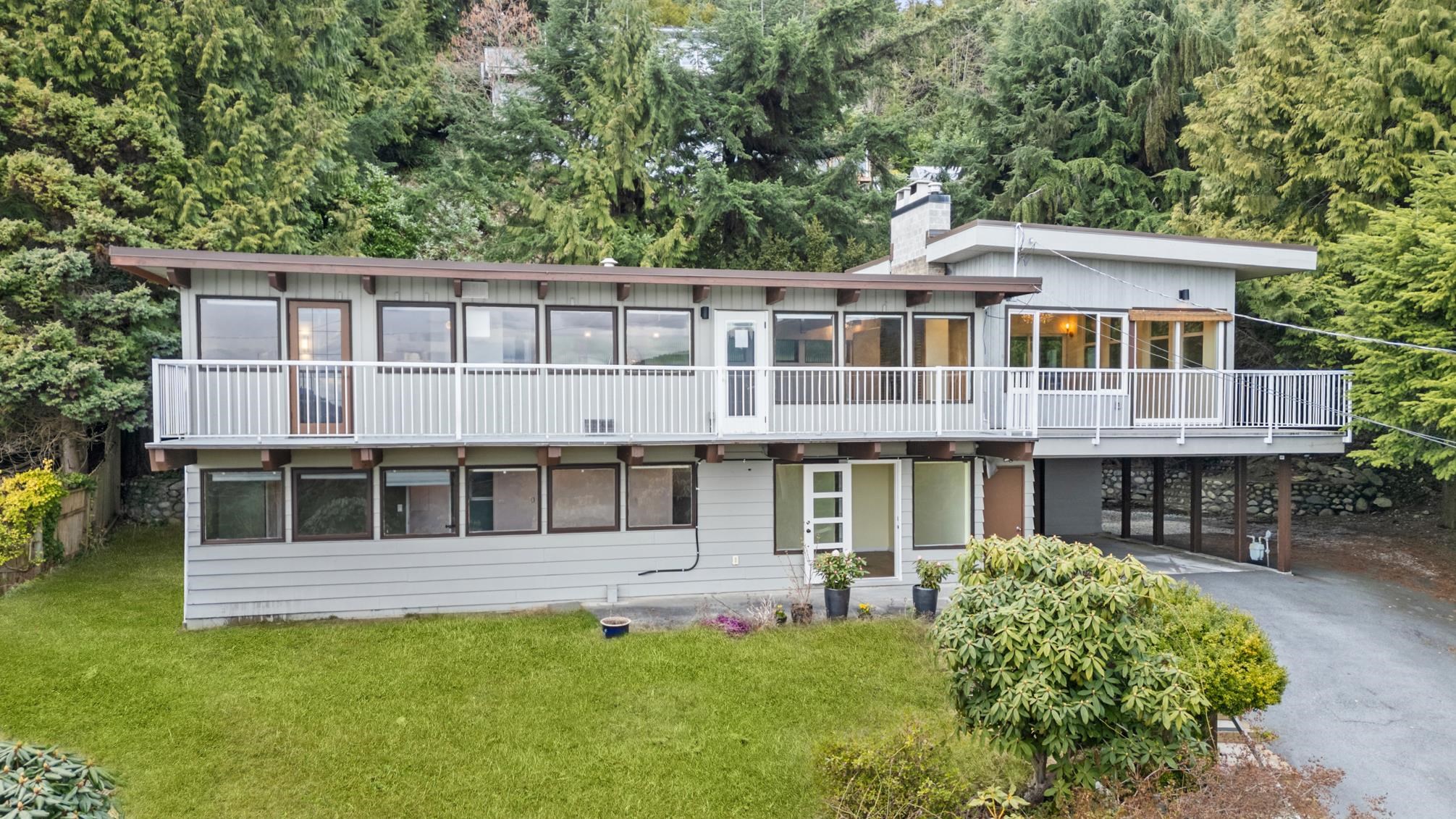 Listing image of 565 ST. GILES ROAD