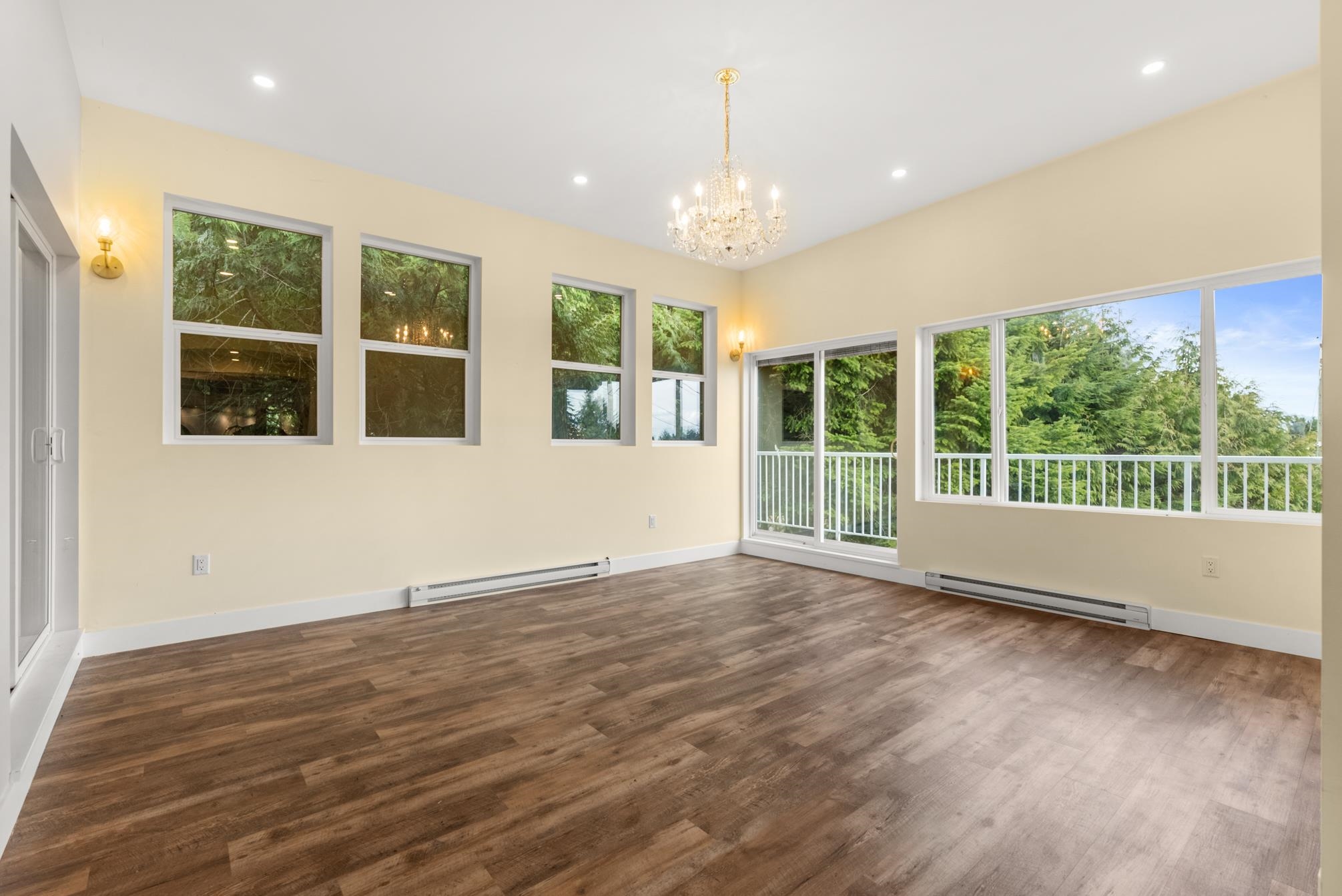 Listing image of 565 ST. GILES ROAD