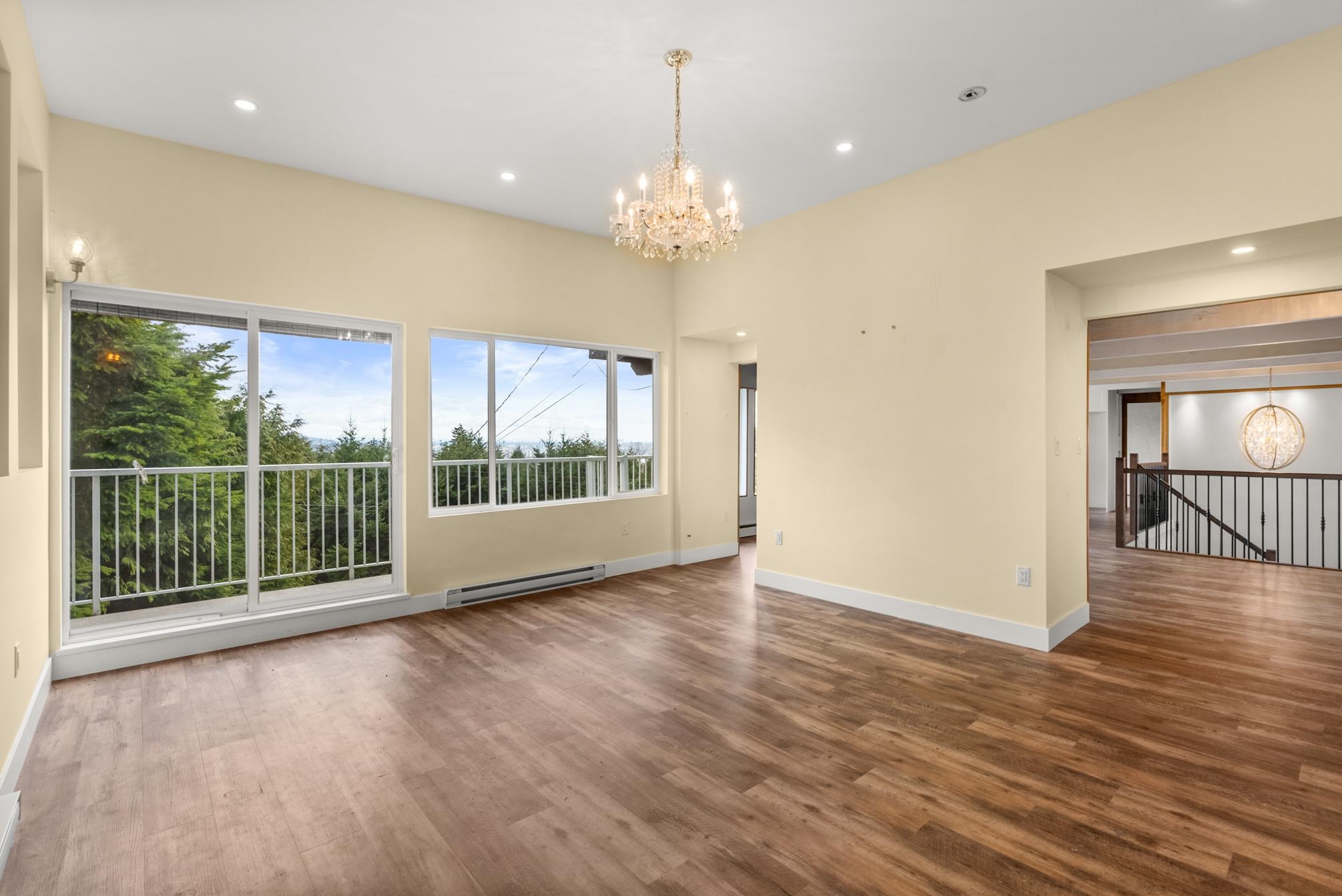 Listing image of 565 ST. GILES ROAD