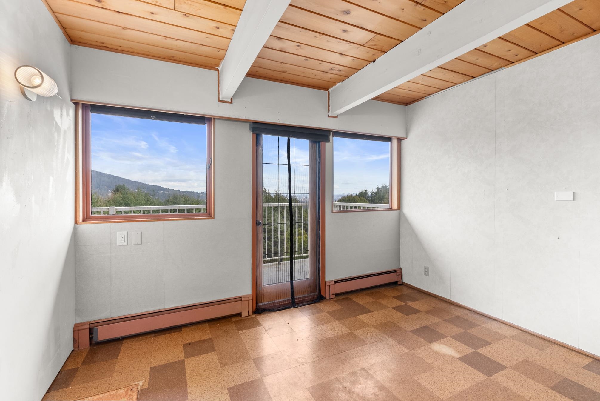 Listing image of 565 ST. GILES ROAD