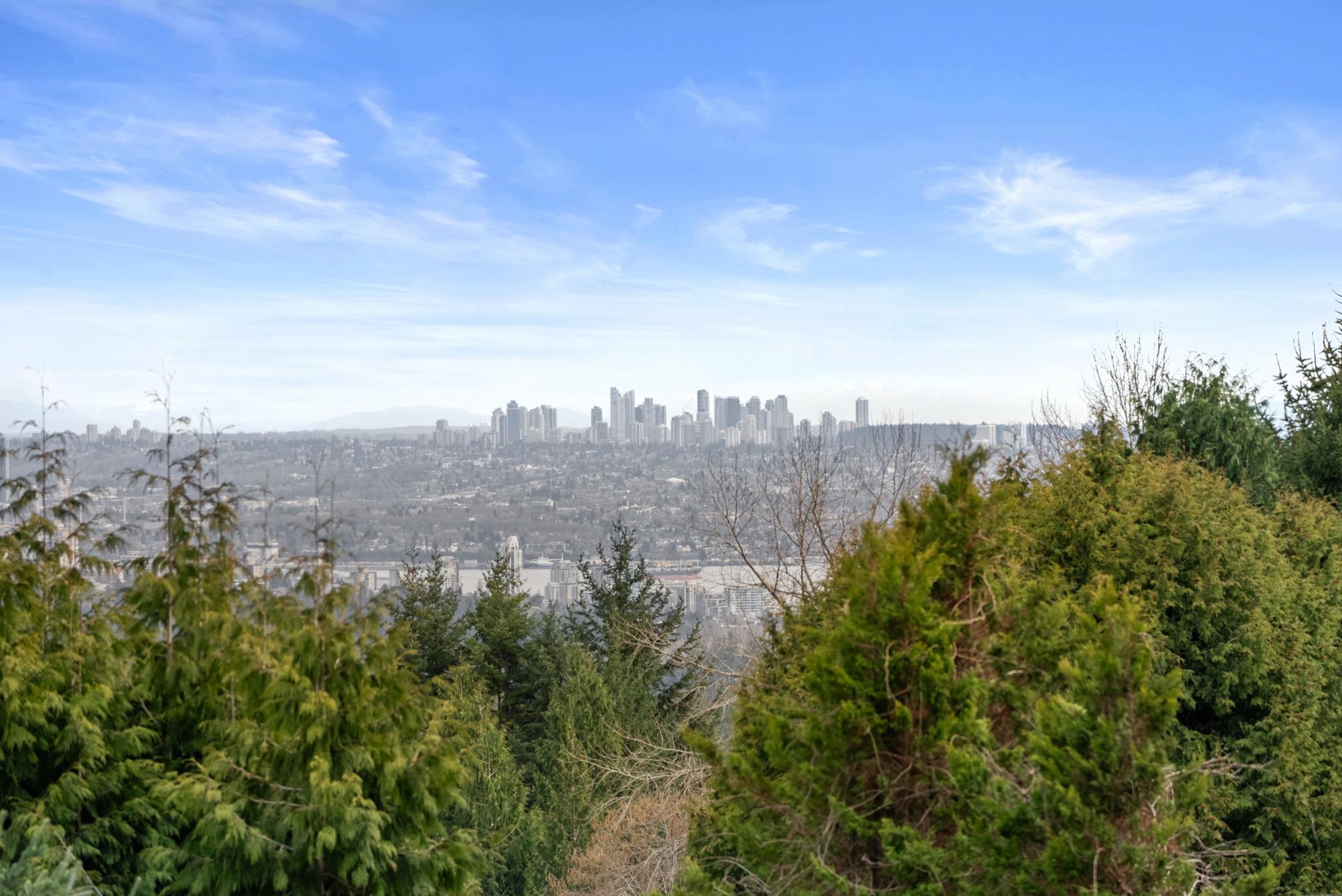 Listing image of 565 ST. GILES ROAD