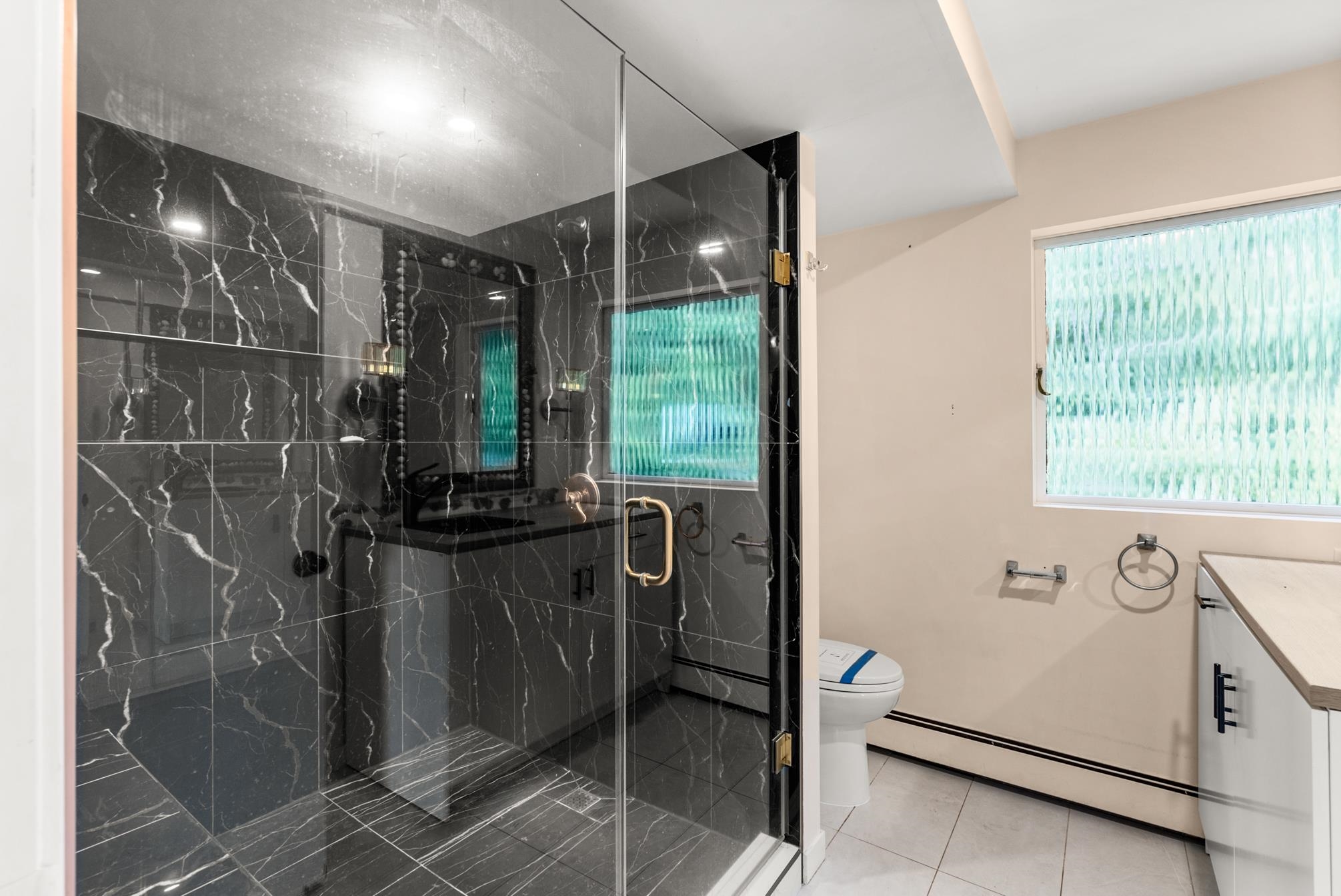 Listing image of 565 ST. GILES ROAD