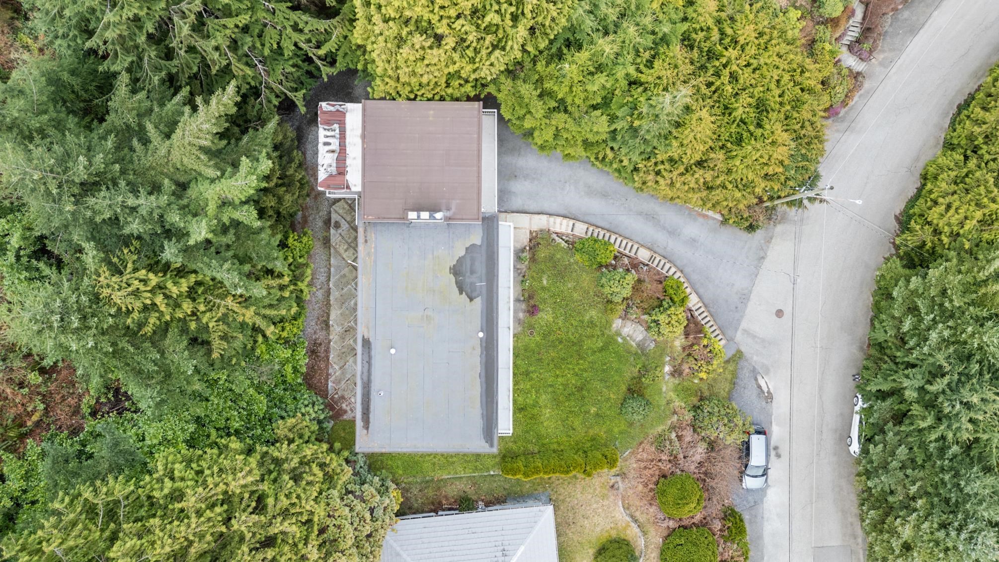 Listing image of 565 ST. GILES ROAD