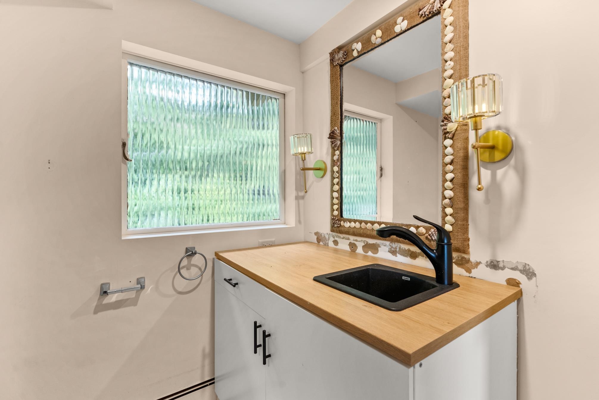Listing image of 565 ST. GILES ROAD