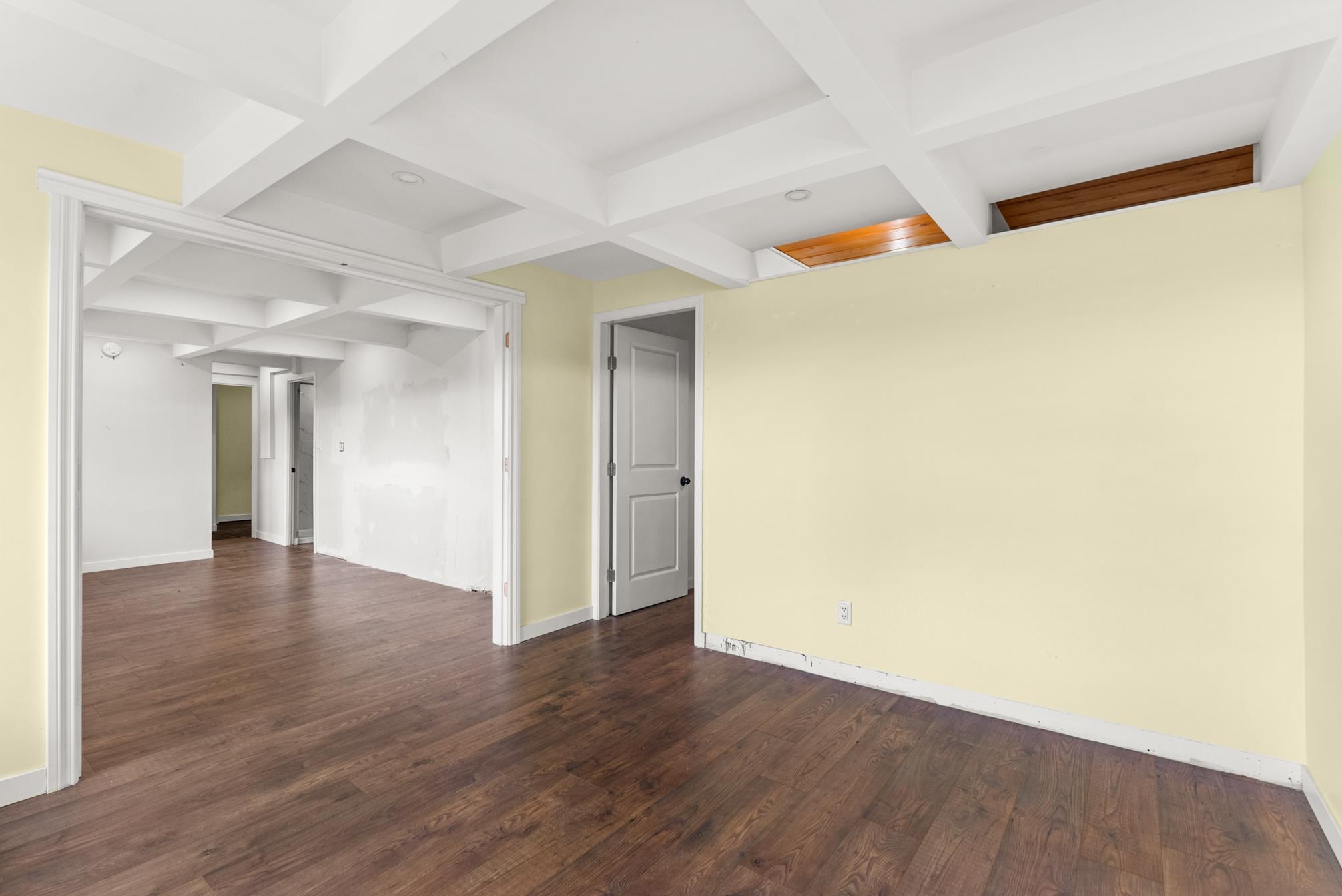 Listing image of 565 ST. GILES ROAD