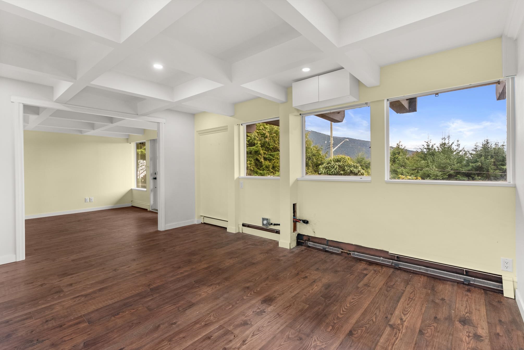 Listing image of 565 ST. GILES ROAD