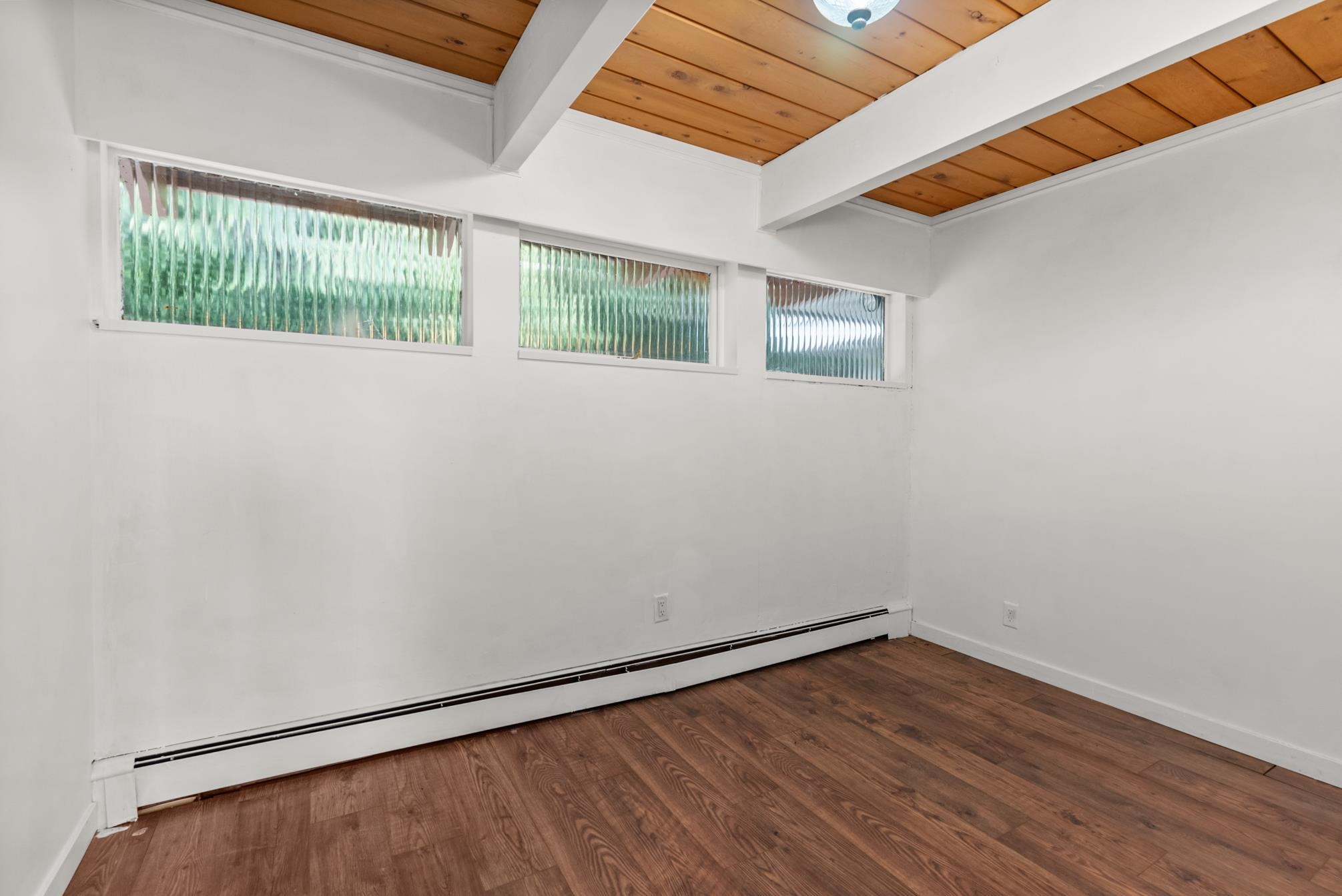 Listing image of 565 ST. GILES ROAD
