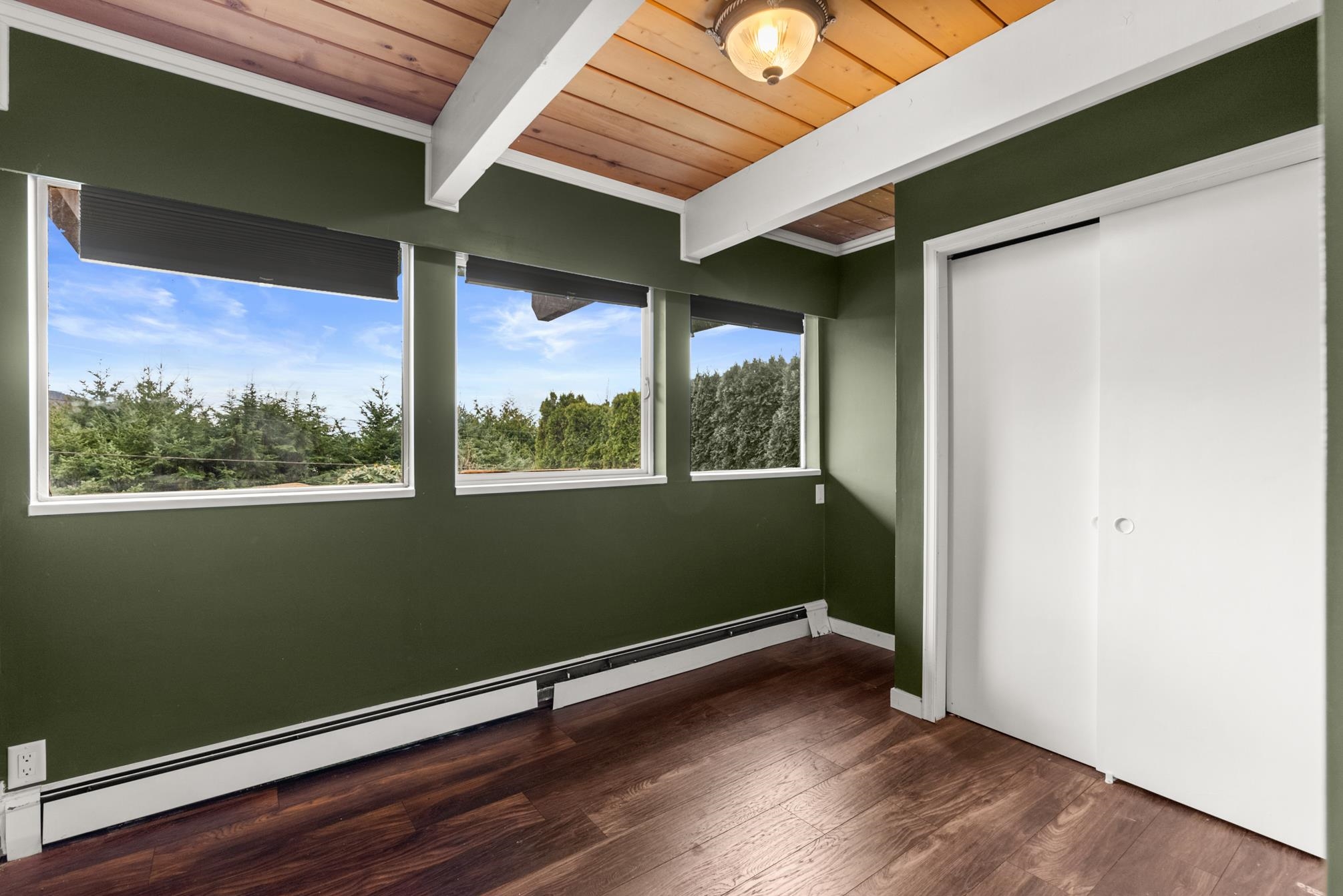 Listing image of 565 ST. GILES ROAD