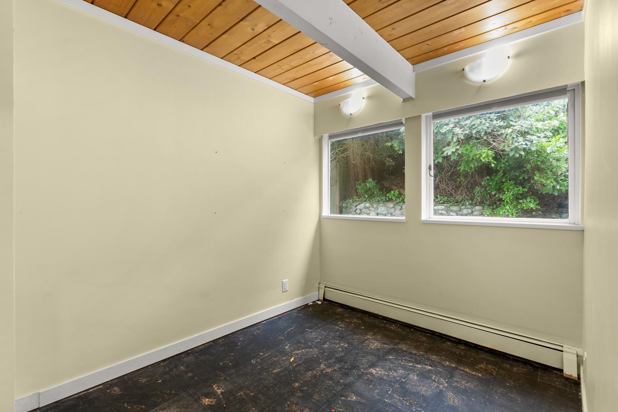 Listing image of 565 ST. GILES ROAD