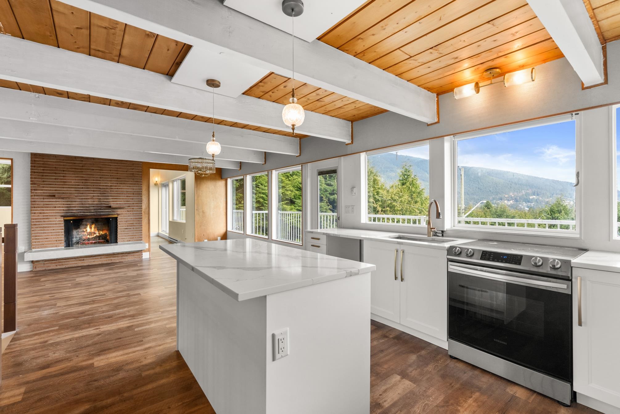Listing image of 565 ST. GILES ROAD
