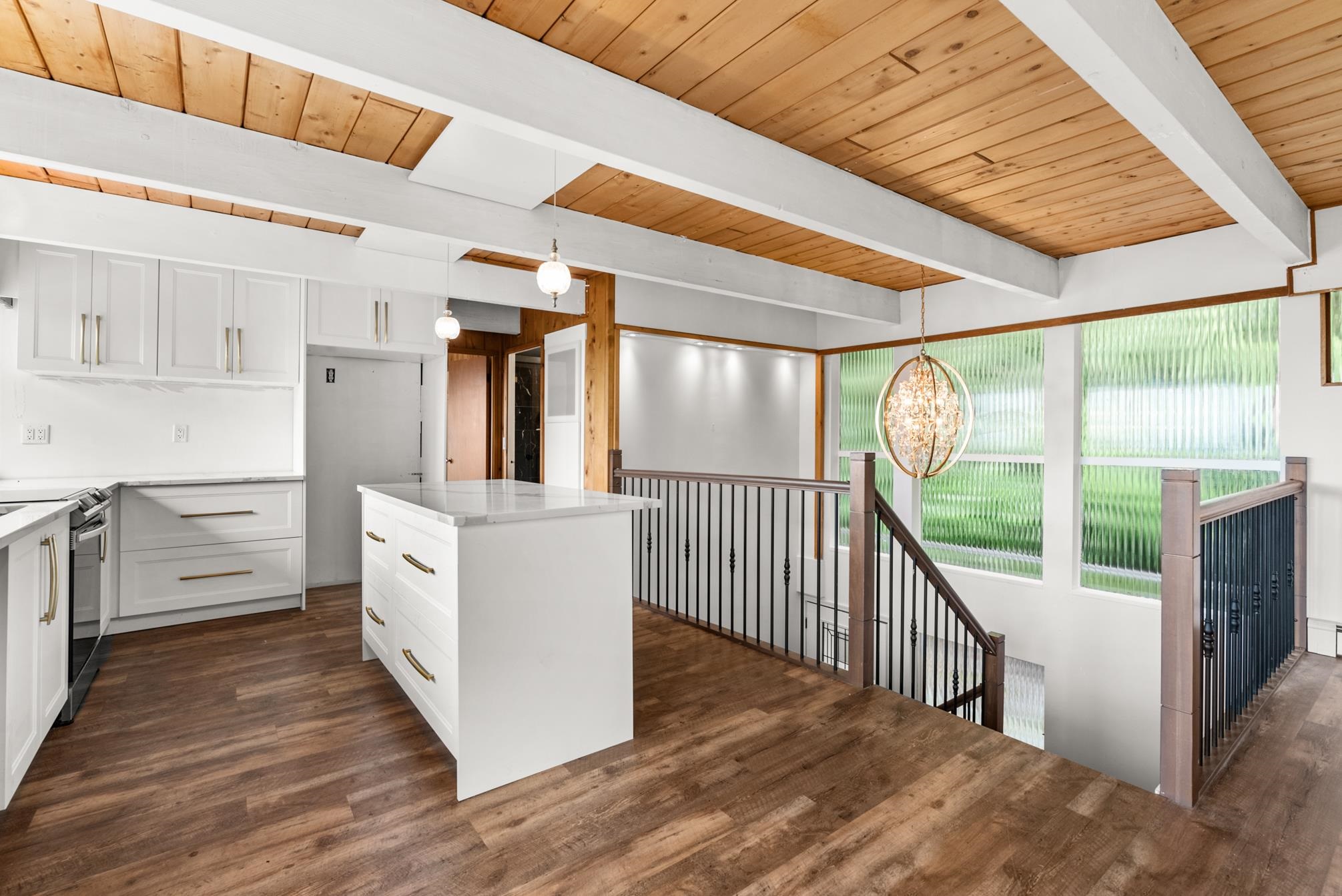 Listing image of 565 ST. GILES ROAD
