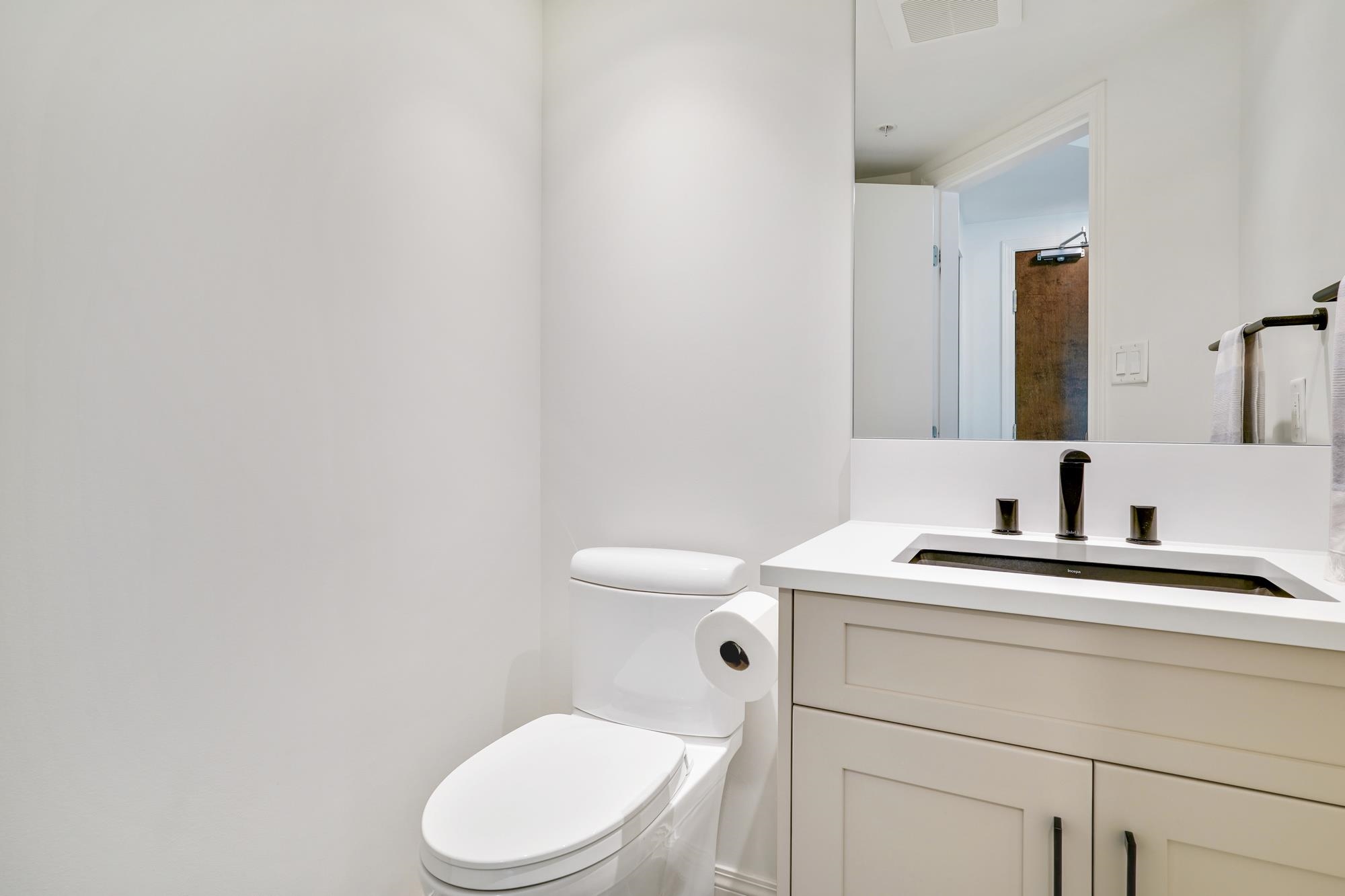 Listing image of TH1 168 E ESPLANADE AVENUE