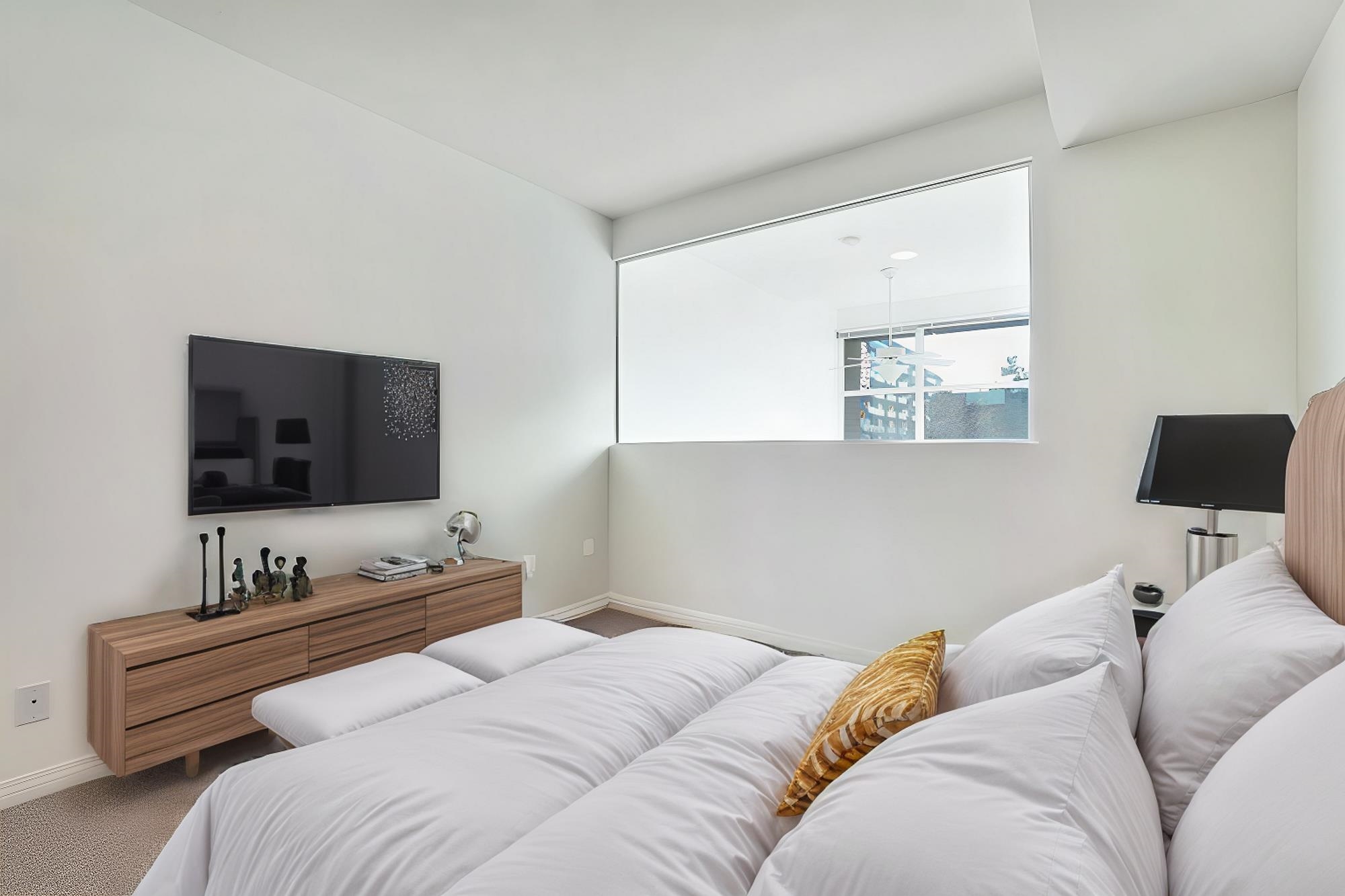 Listing image of TH1 168 E ESPLANADE AVENUE