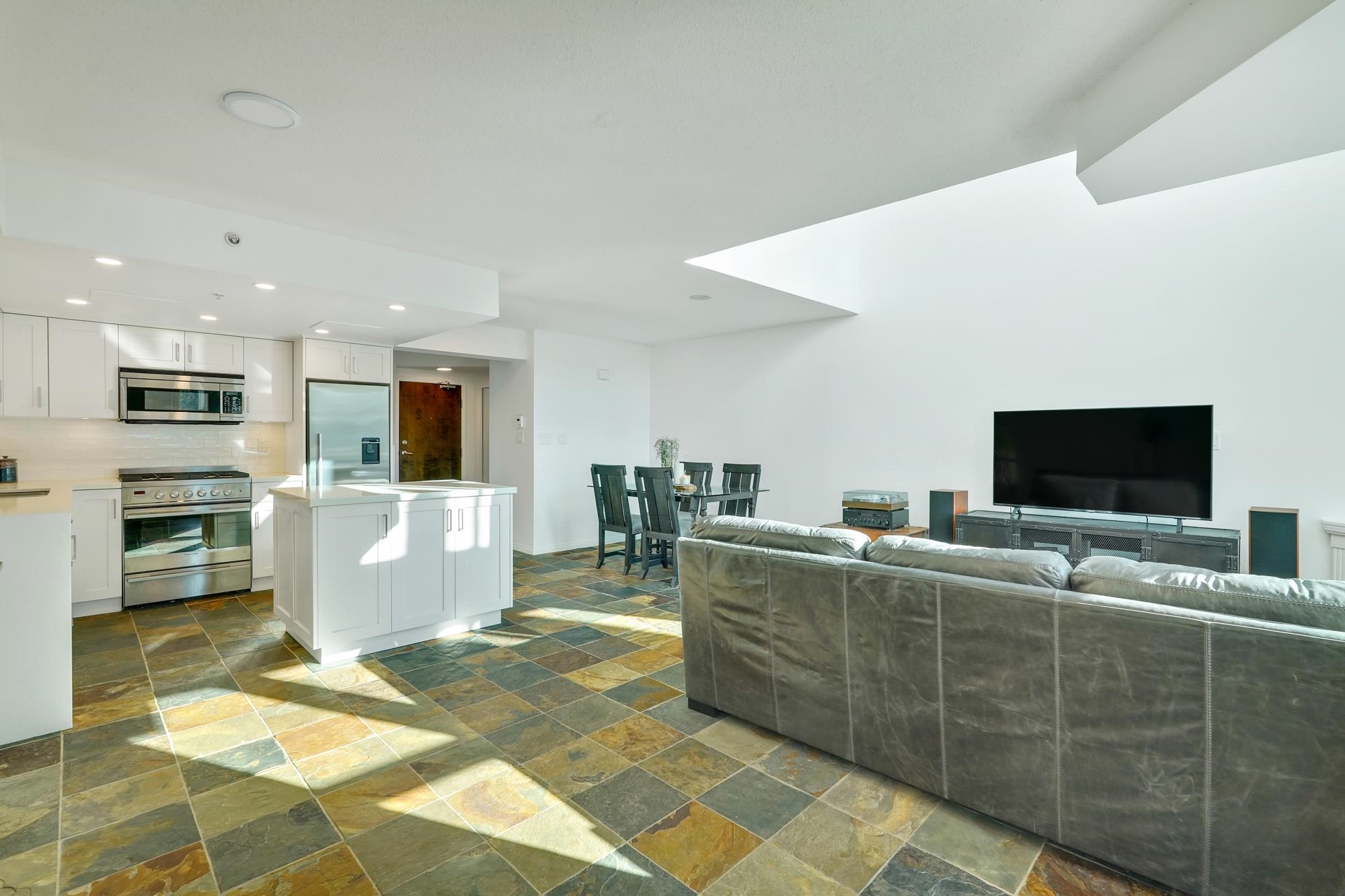 Listing image of TH1 168 E ESPLANADE AVENUE