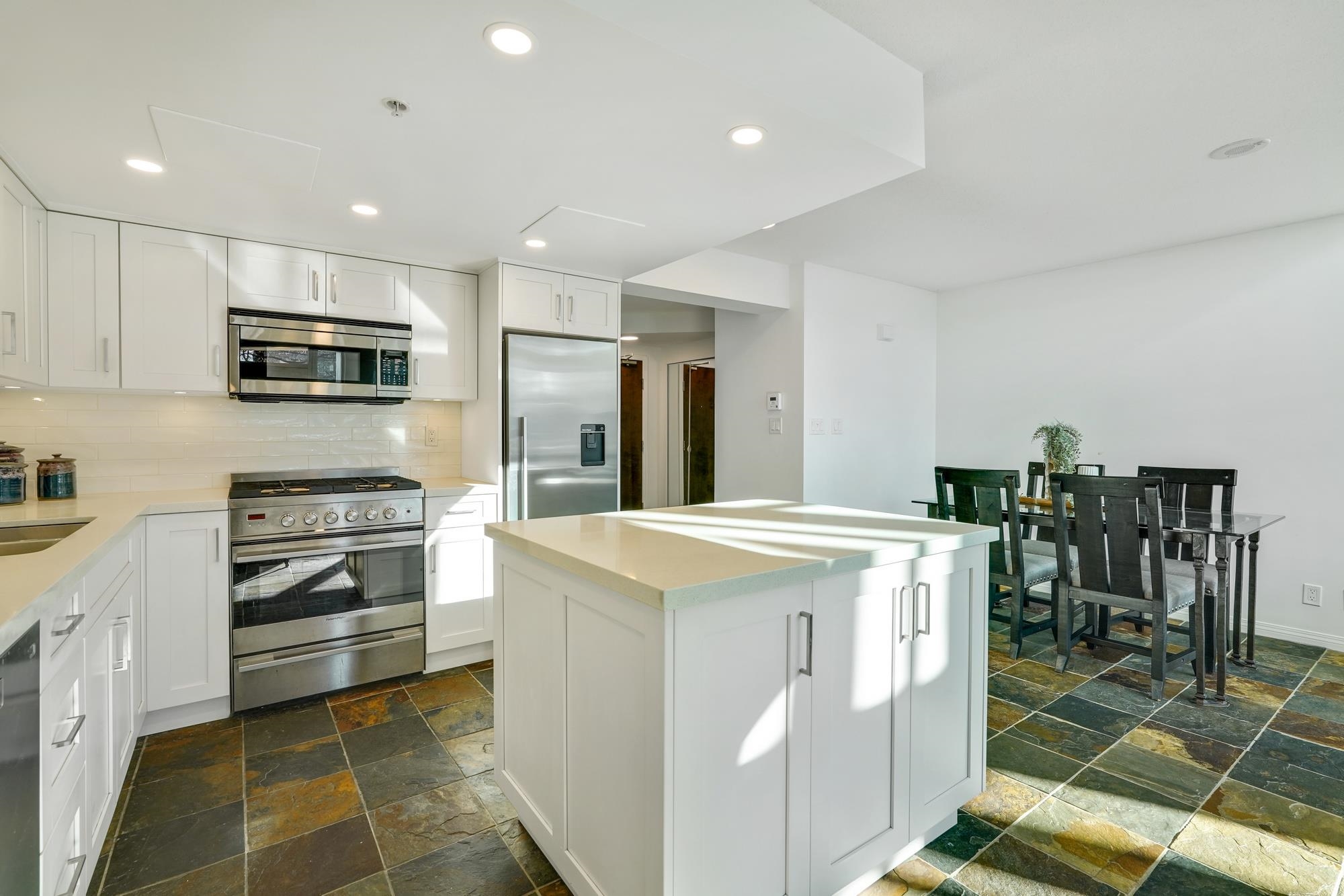 Listing image of TH1 168 E ESPLANADE AVENUE